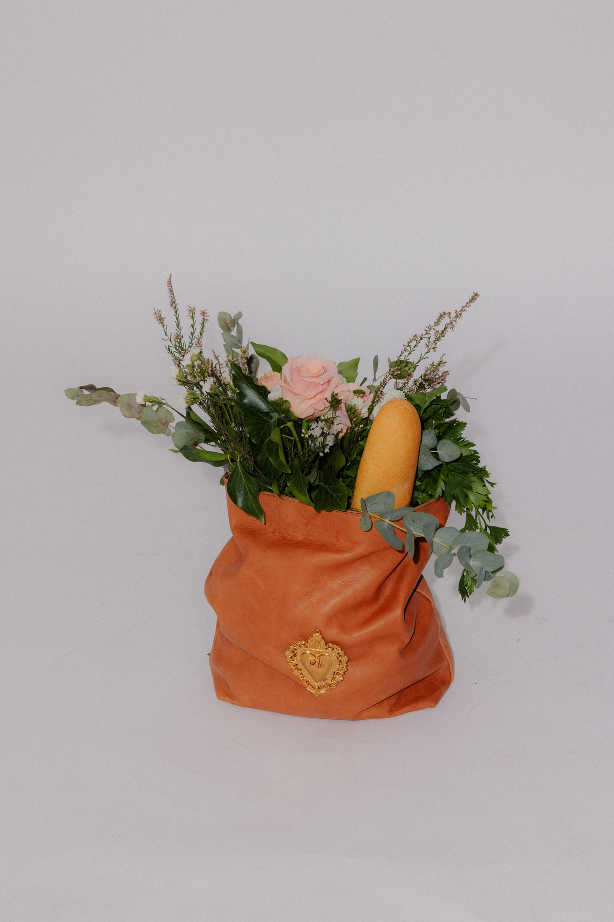 PAPER BAG IN PELLE CON SPILLA