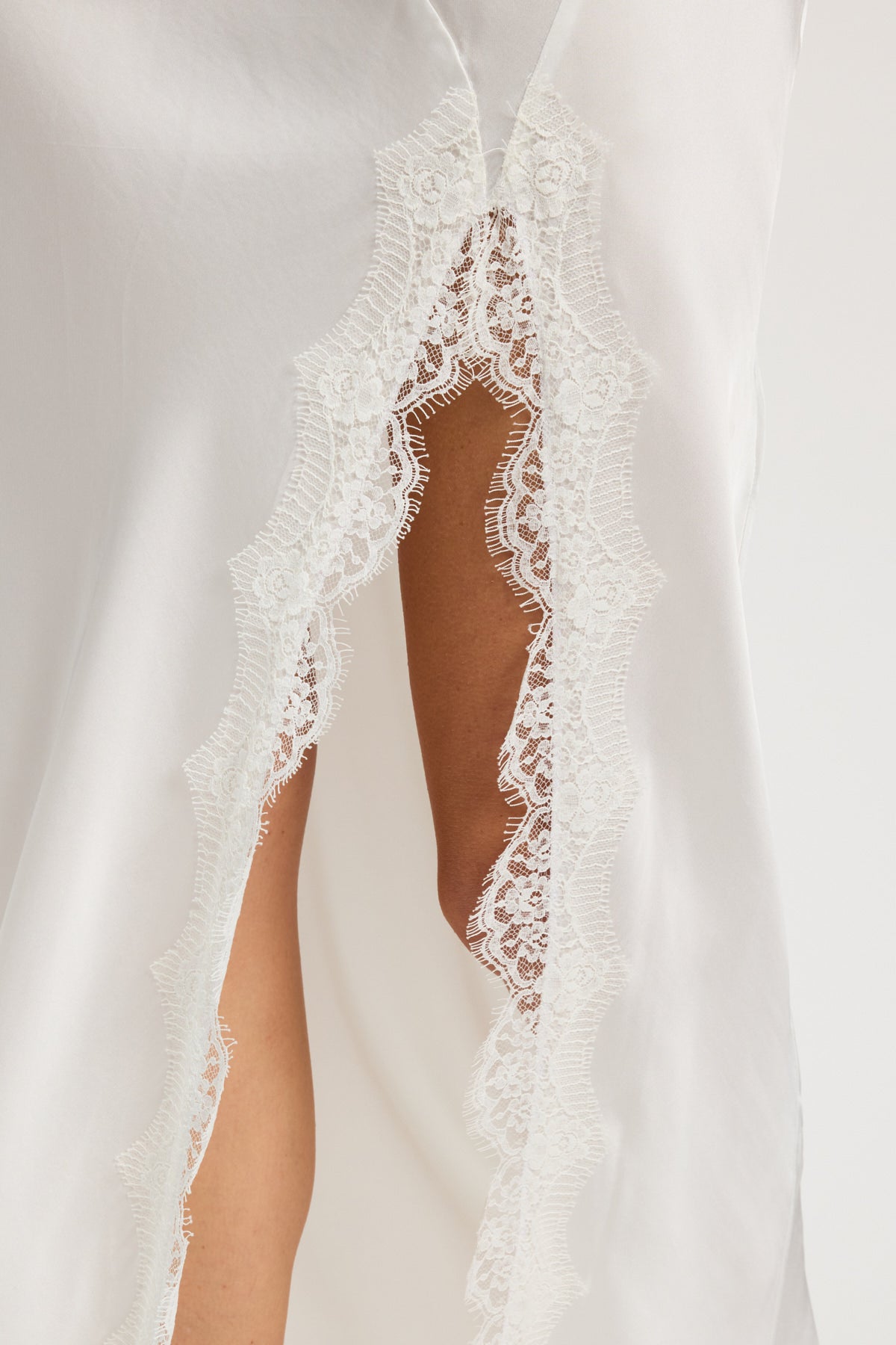 ABITO CON SPACCO E PIZZO
