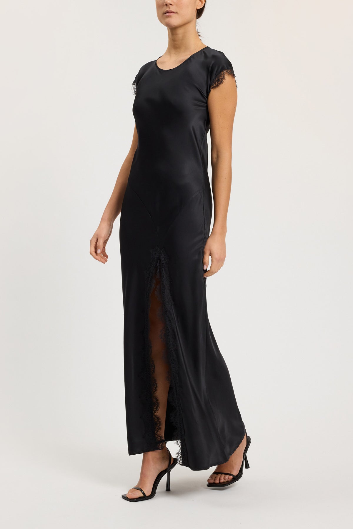 ABITO CON SPACCO E PIZZO
