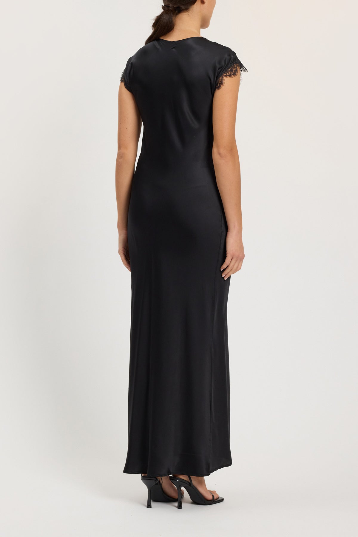 ABITO CON SPACCO E PIZZO