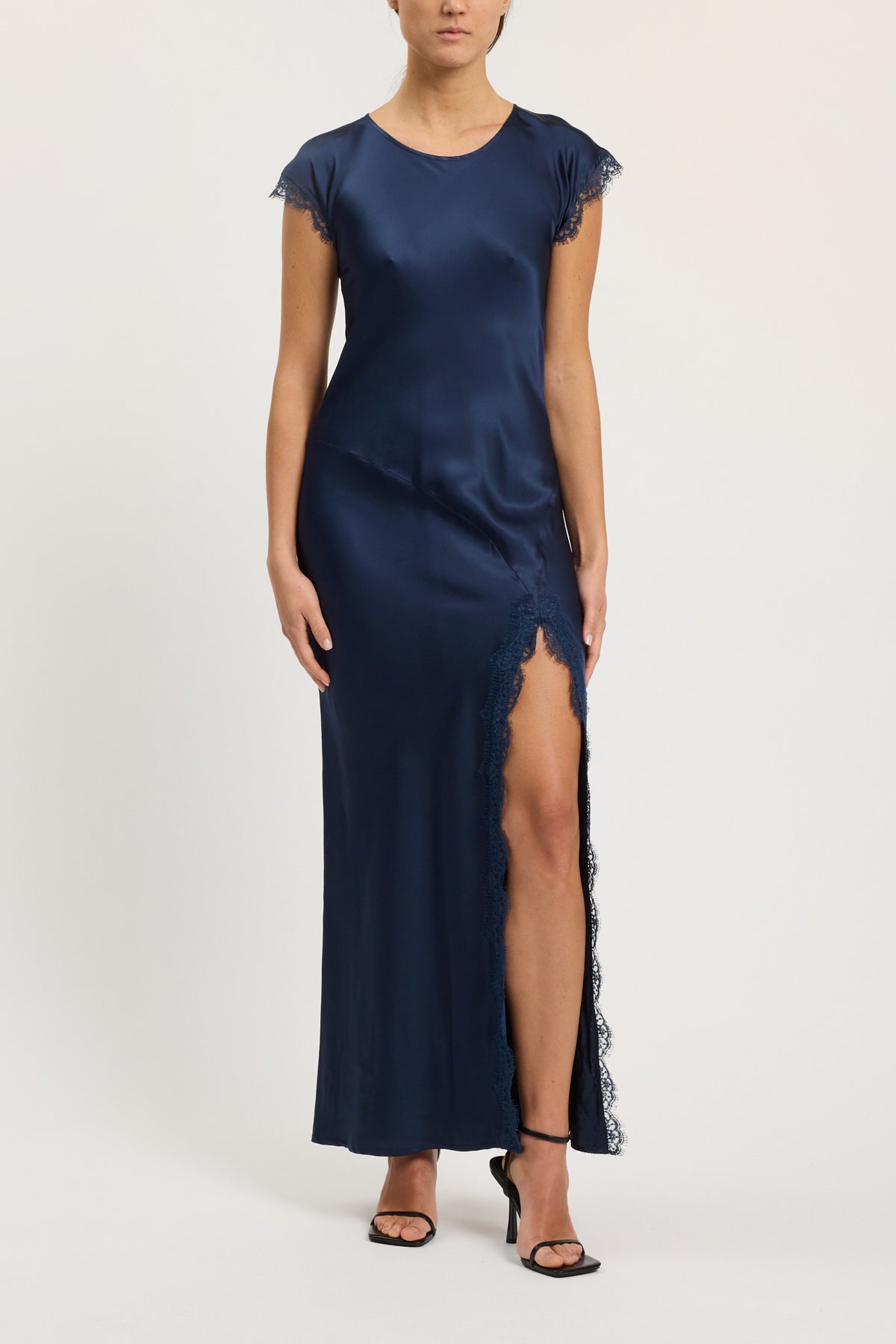 ABITO CON SPACCO E PIZZO