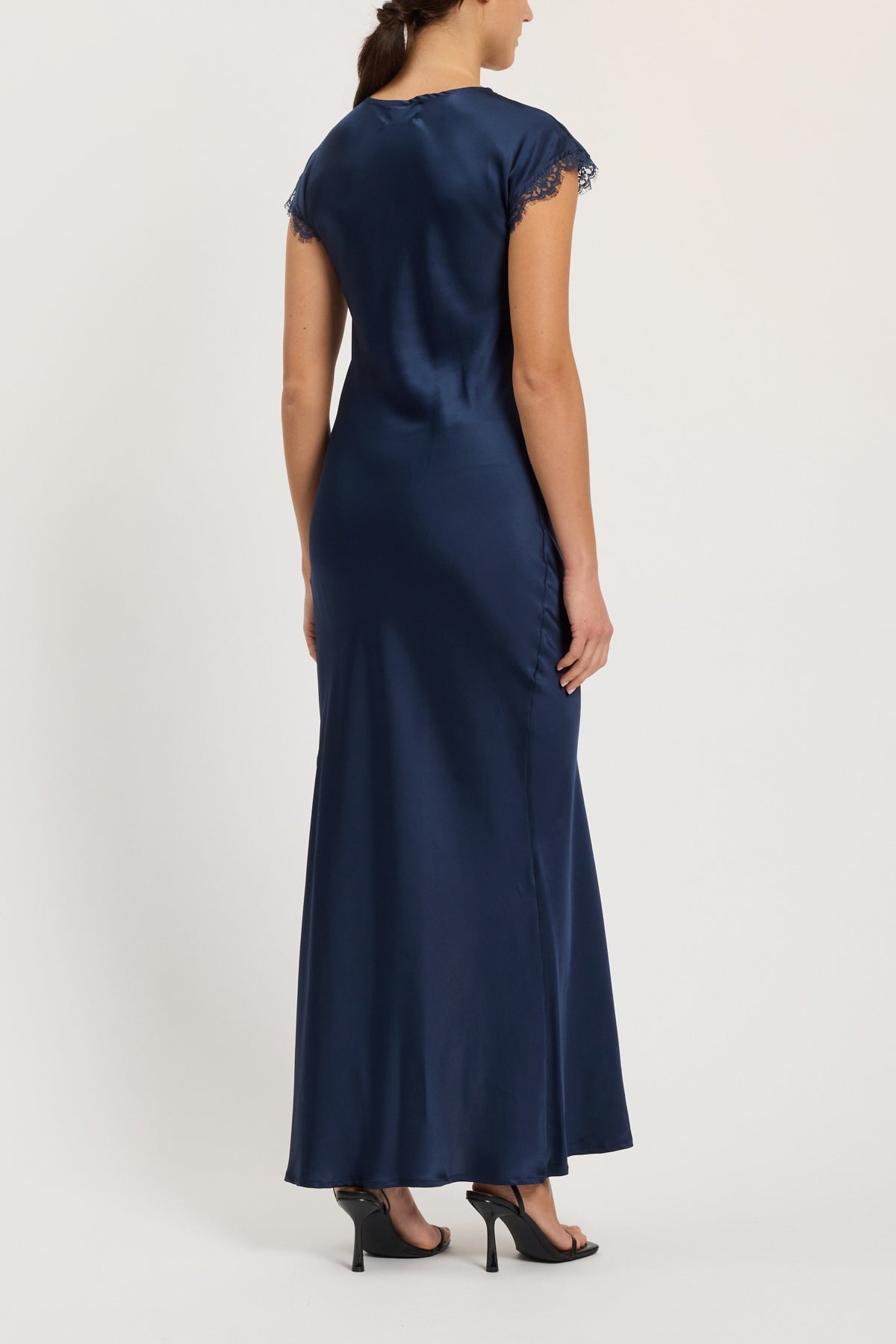 ABITO CON SPACCO E PIZZO