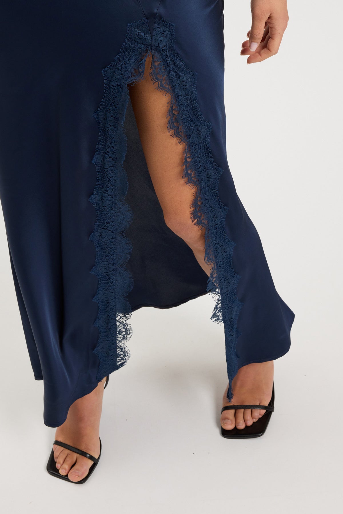 ABITO CON SPACCO E PIZZO