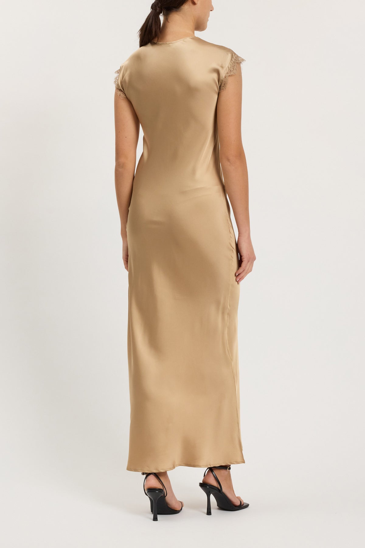 ABITO CON SPACCO E PIZZO