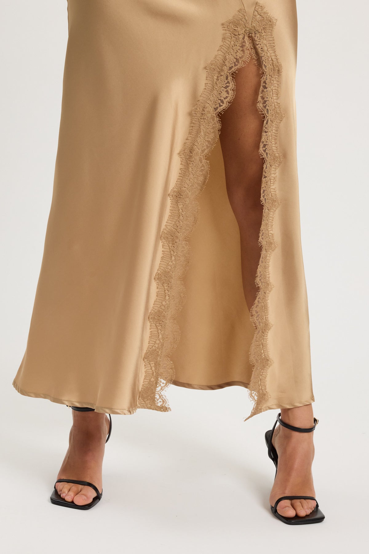 ABITO CON SPACCO E PIZZO