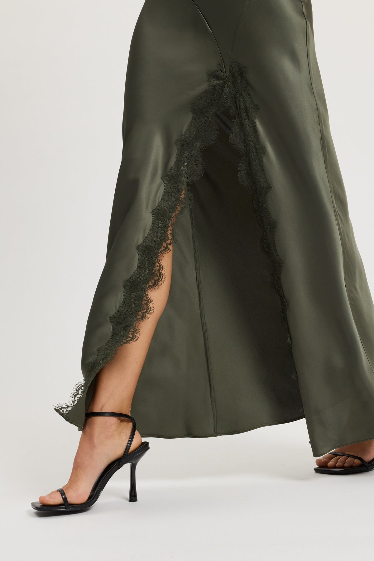 ABITO CON SPACCO E PIZZO