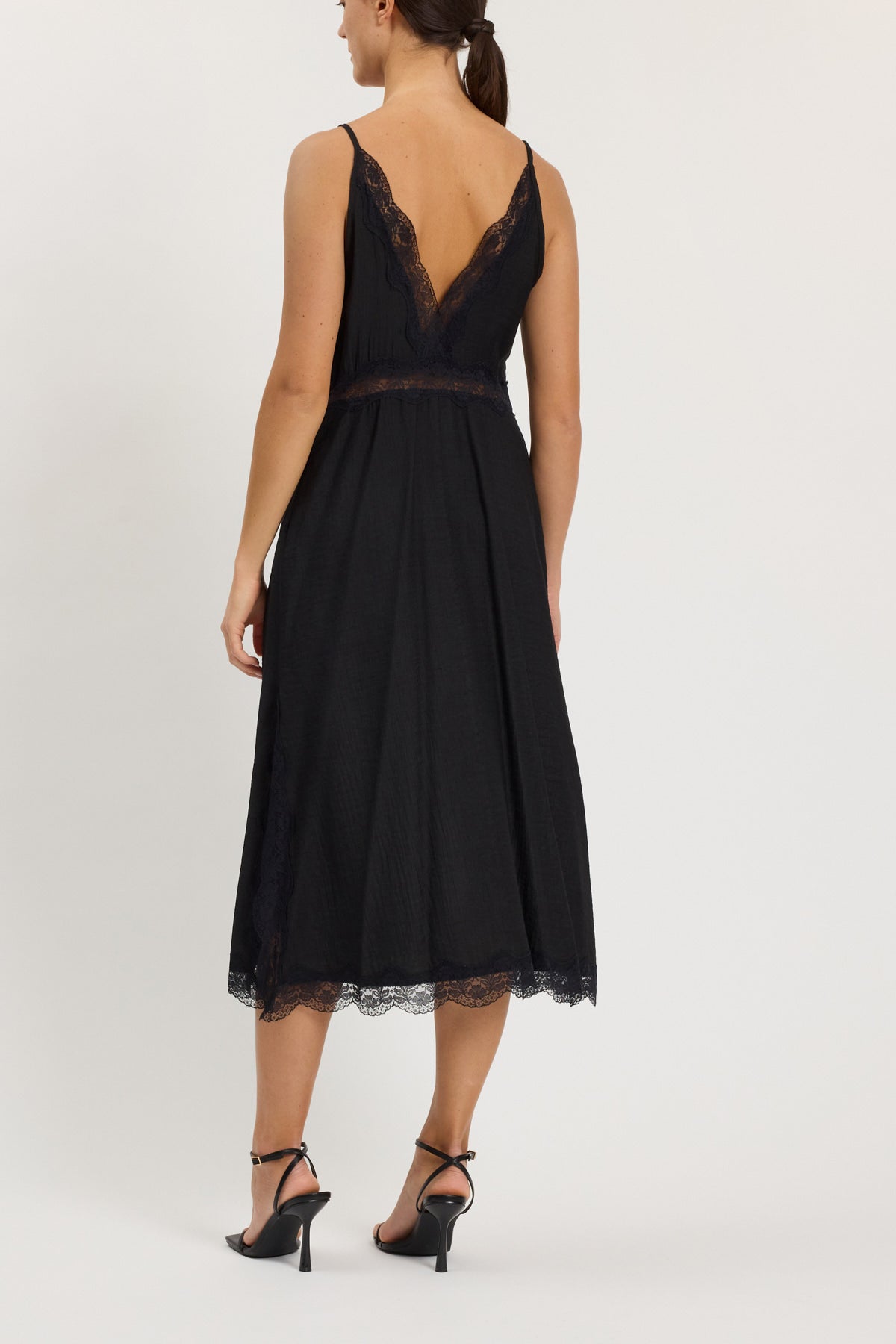 SLIP DRESS CON SPACCO E PIZZO IN CONTRASTO