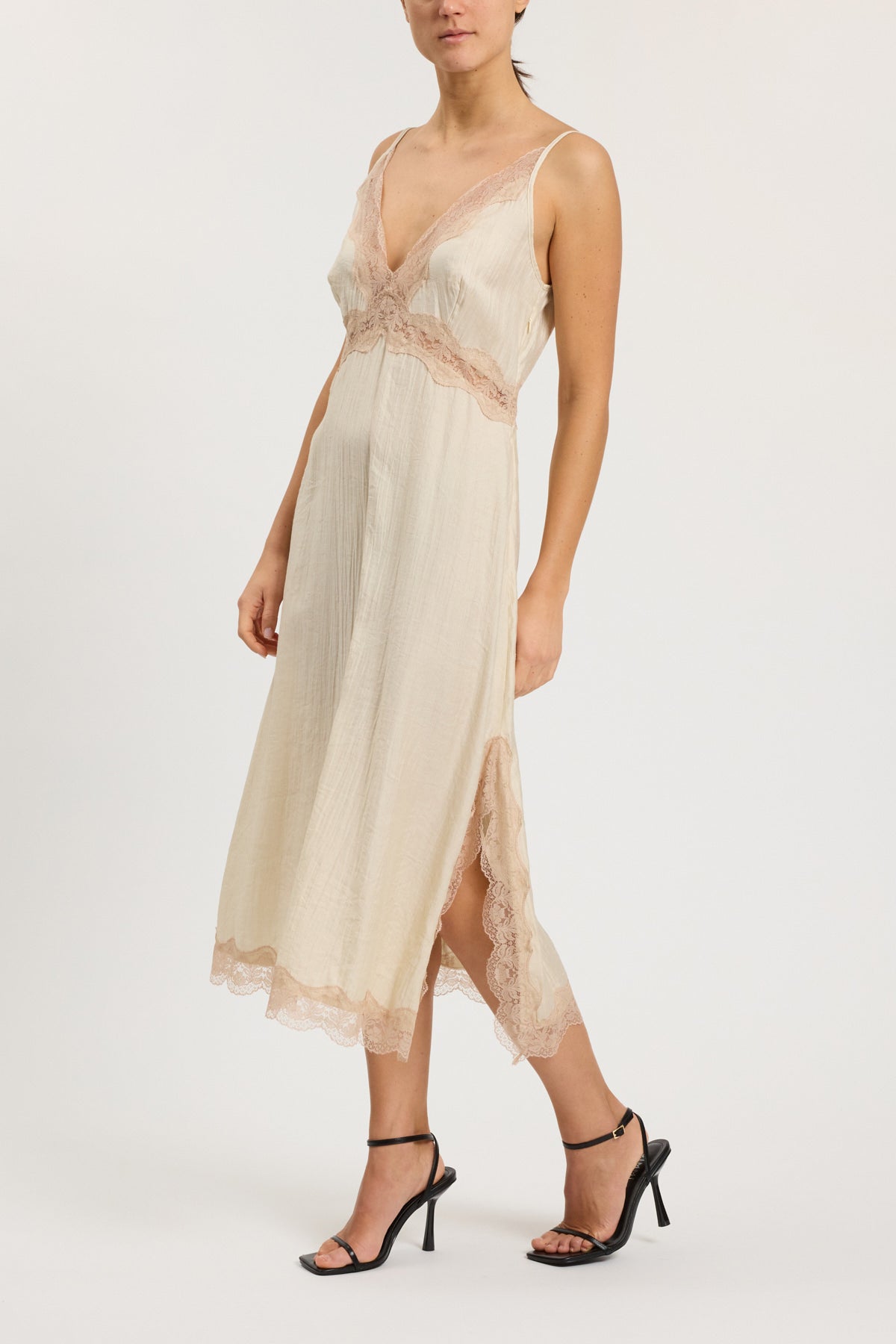 SLIP DRESS CON SPACCO E PIZZO IN CONTRASTO