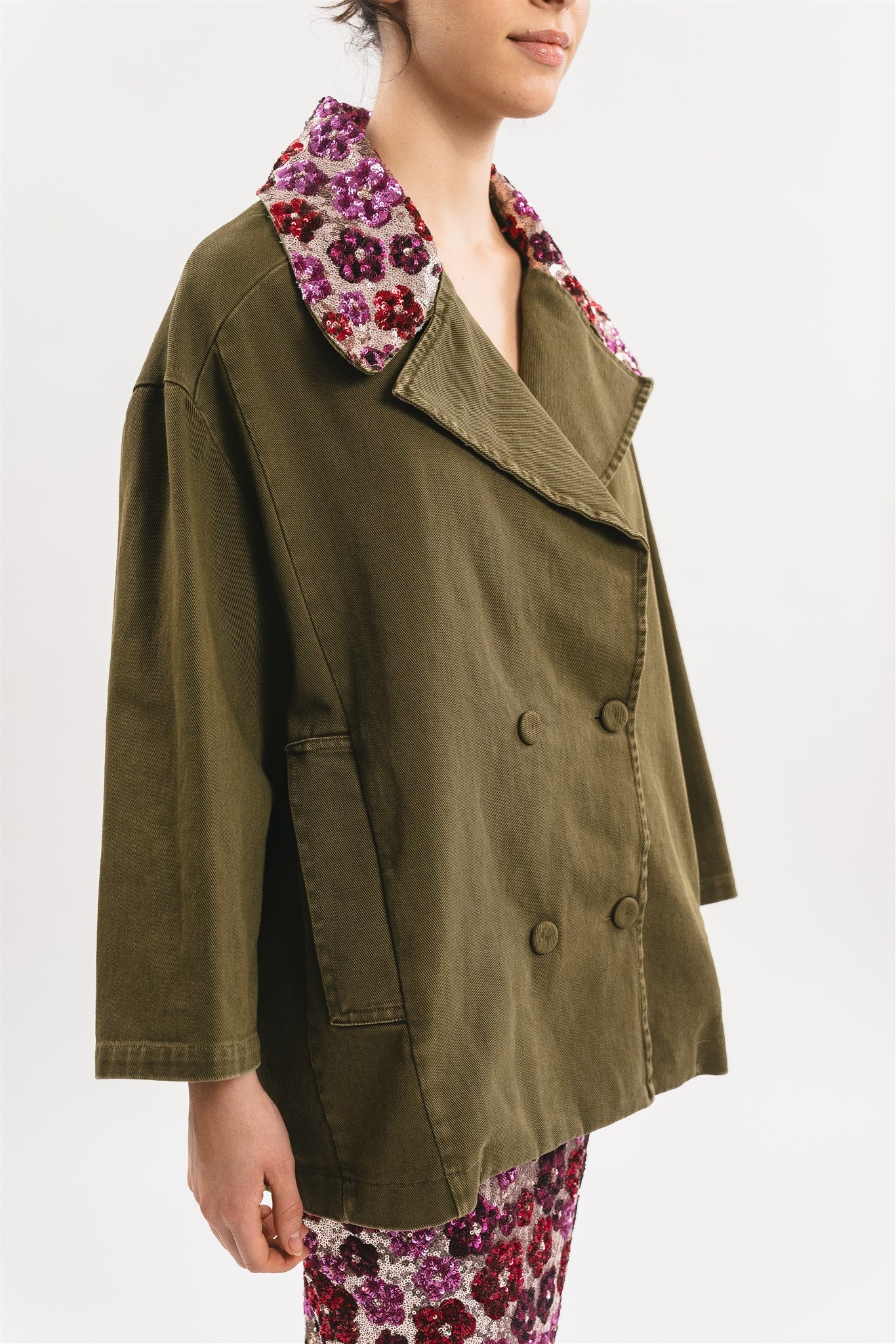 GIACCA CON COLLO IN PAILLETTES FLOREALE