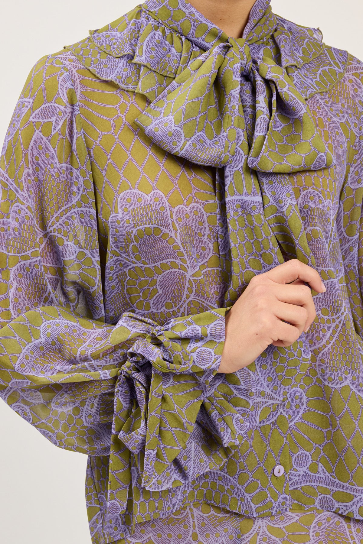 CAMICIA CON FIOCCO E ROUCHES