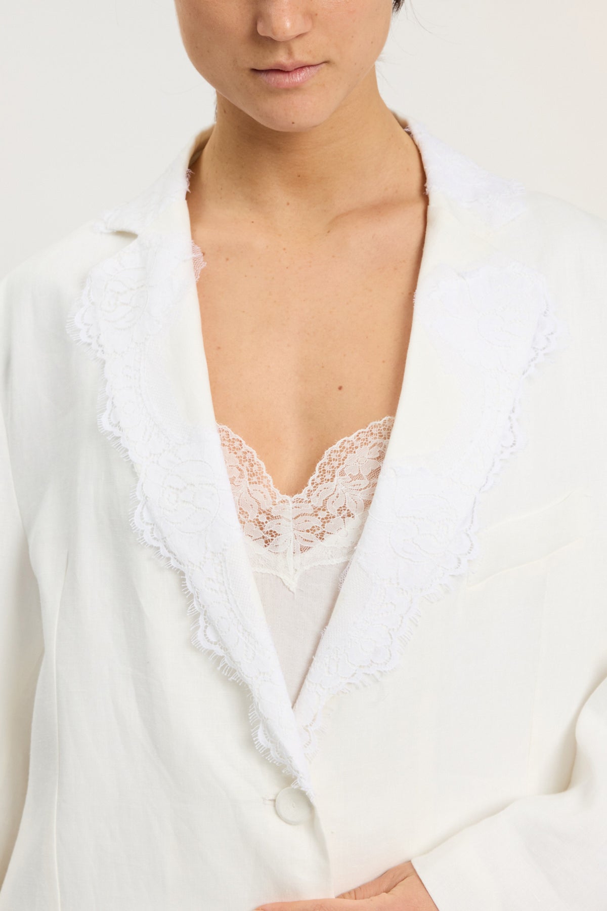 LINEN JACKET WITH TONE-ON-TONE LACE