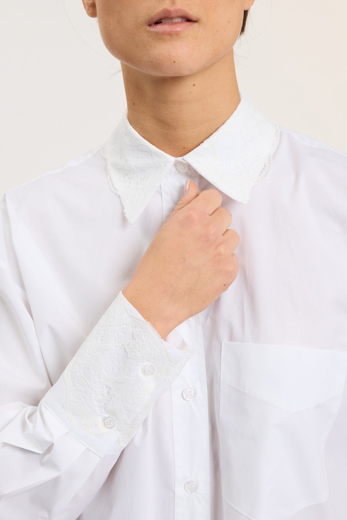 CAMICIA CON PIZZO