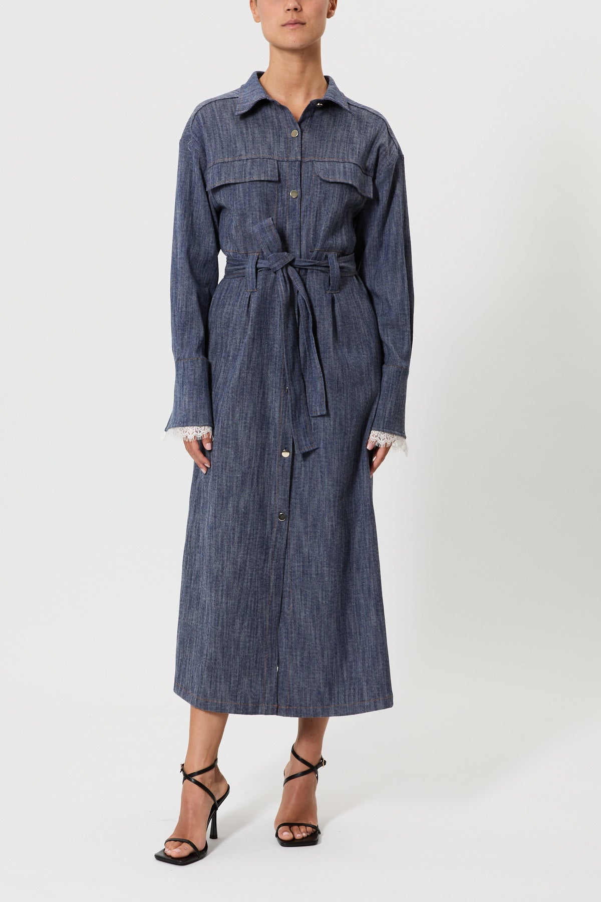 ABITO IN DENIM CON PIZZO E CINTURA IN JEANS