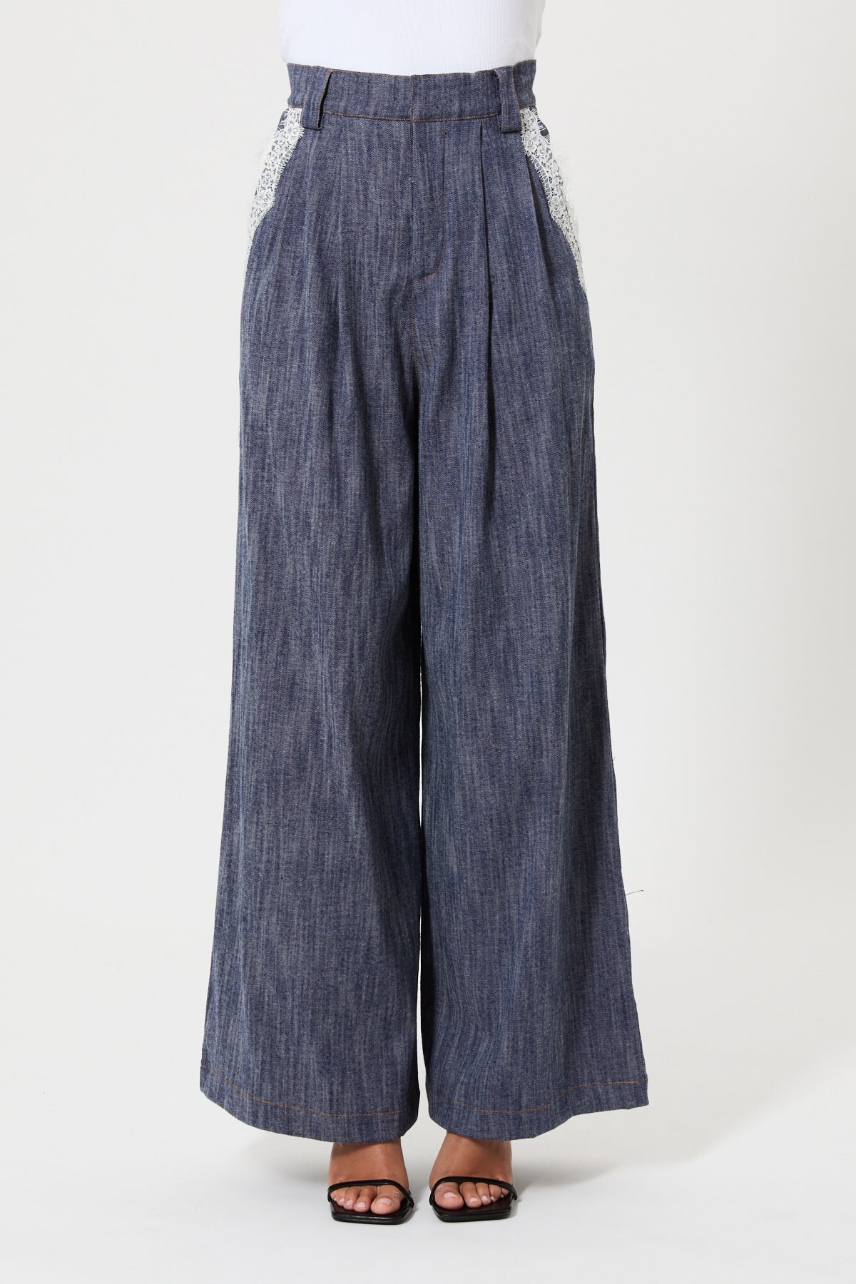 PANTALONE IN DENIM CON PIZZO