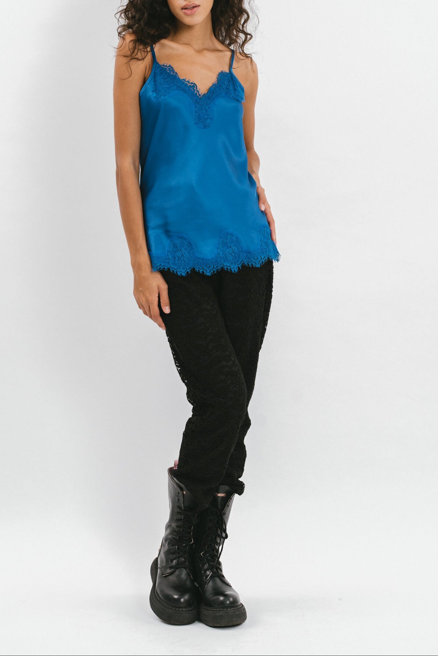 Top royal blu in viscosa satin elasticizzata con rifiniture in pregiato pizzo francese Frontale