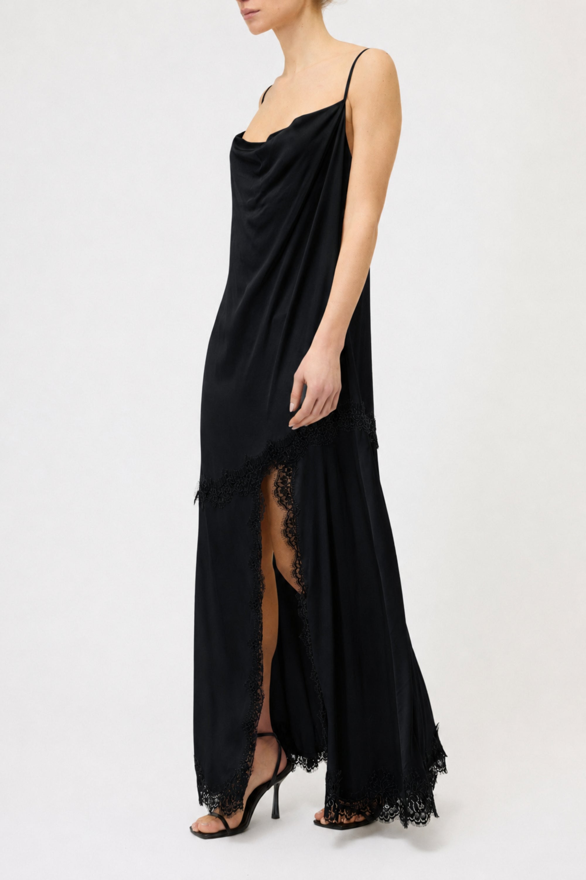 ABITO SOTTOVESTE CON SPACCO E PIZZO