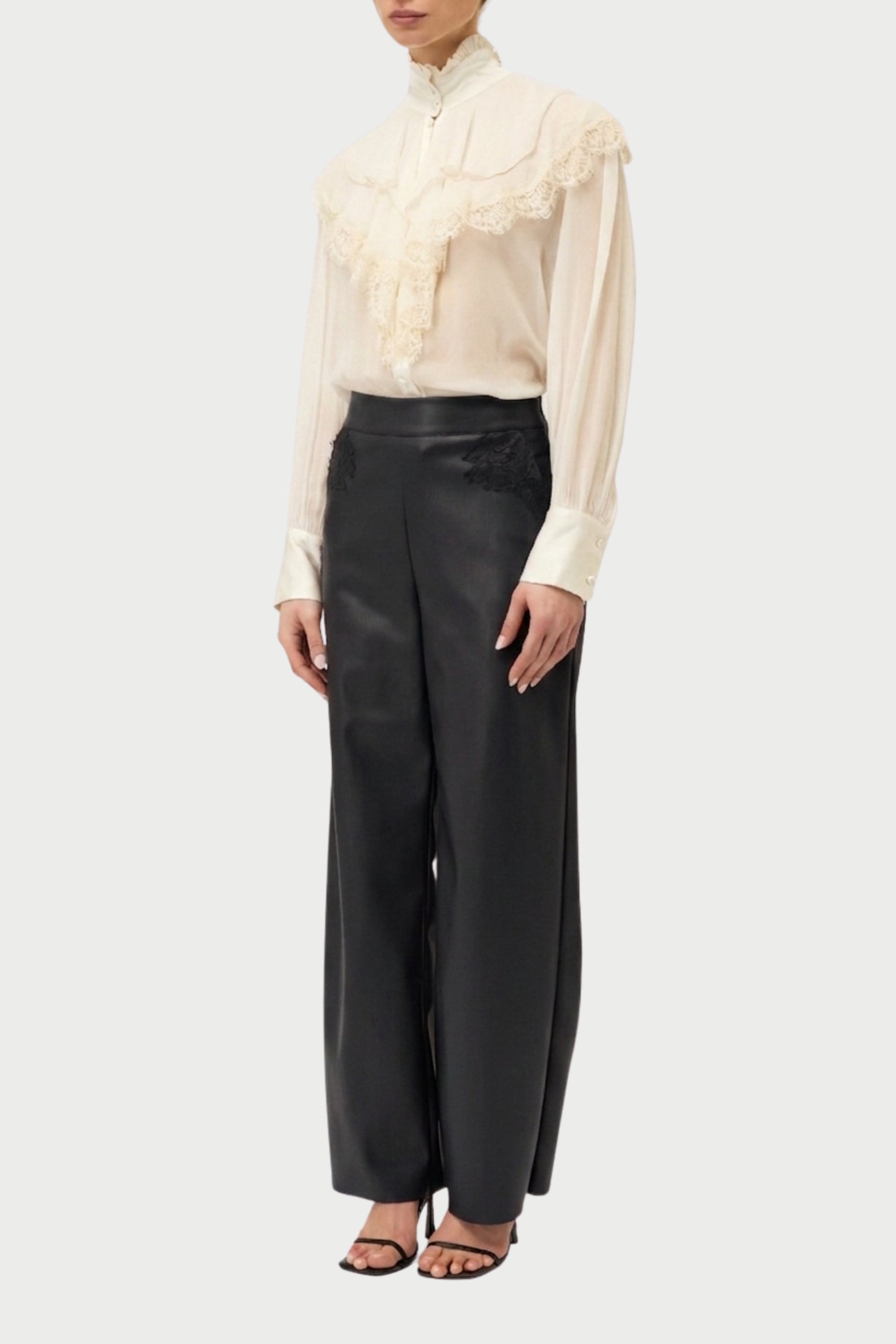 PANTALONE IN ECOPELLE CON PIZZO