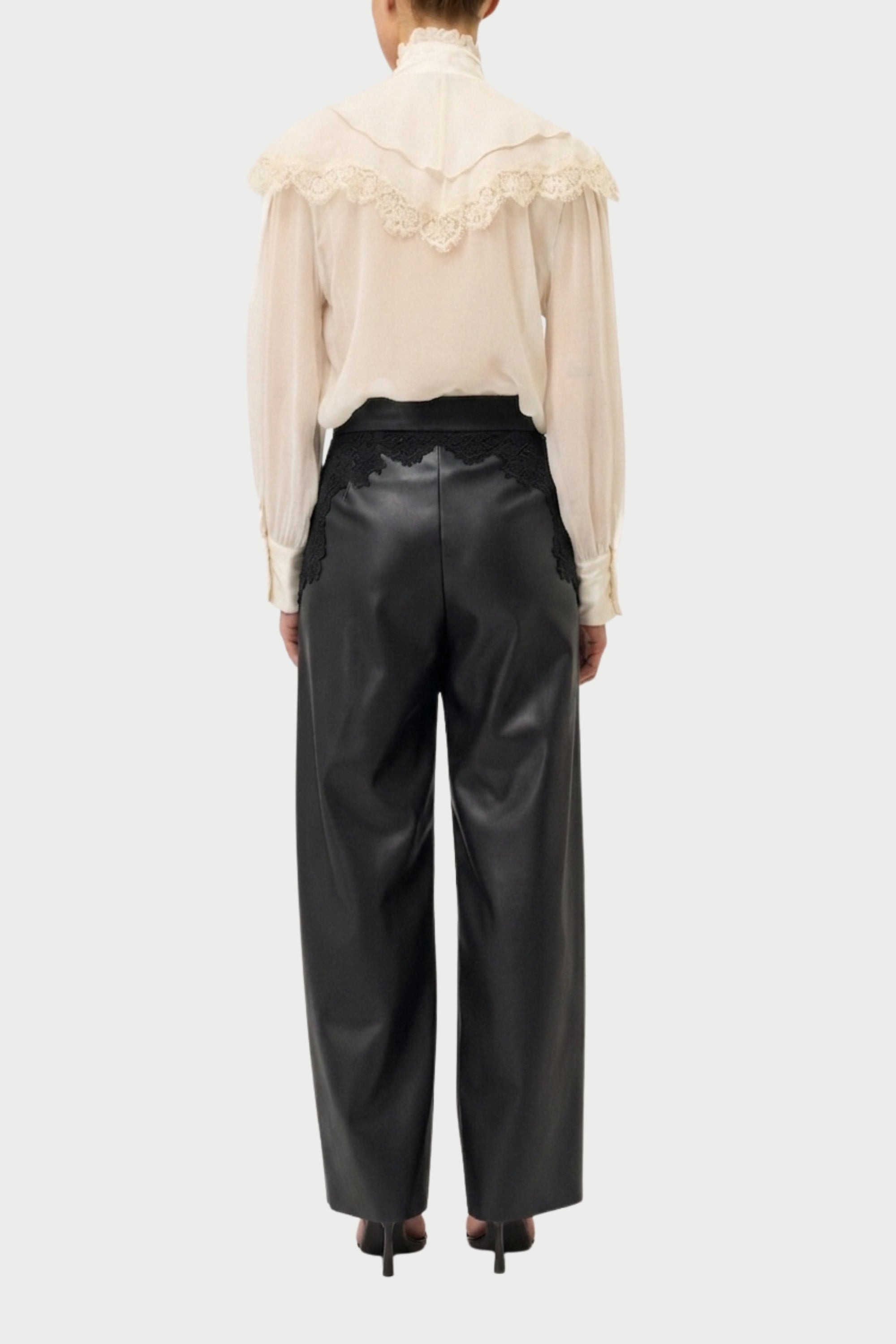 PANTALONE IN ECOPELLE CON PIZZO