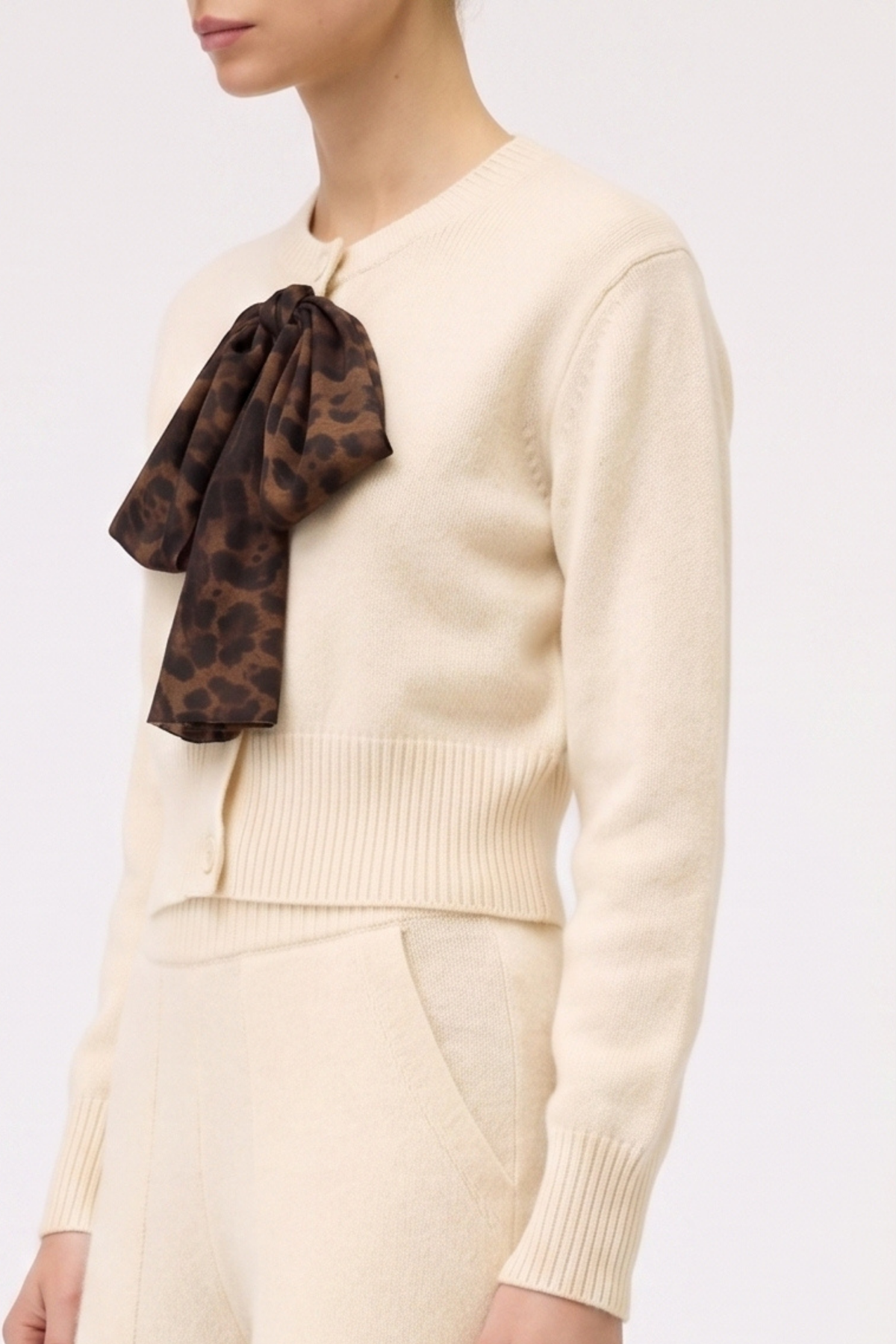 CARDIGAN CON FIOCCO MACULATO