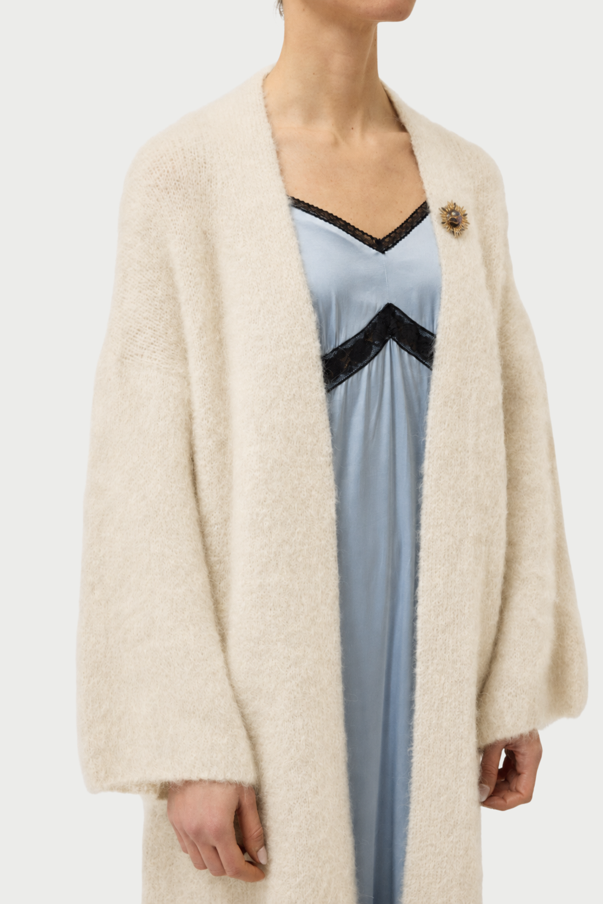 CARDIGAN GARZATO LUNGO CON SPILLA GIOIELLO