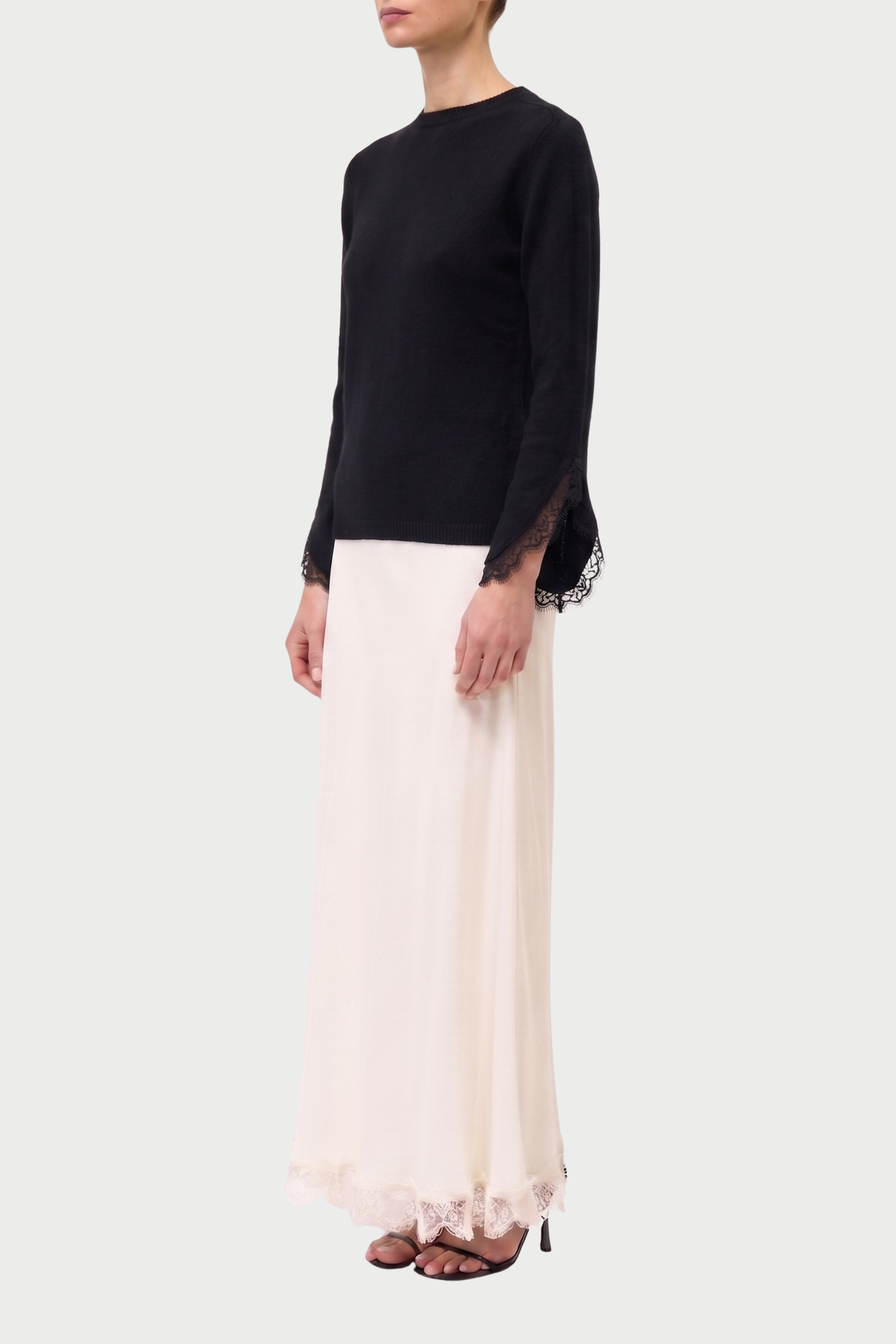 MAGLIA SLIM GIROCOLLO CON SPACCHI E PIZZO IN TONO