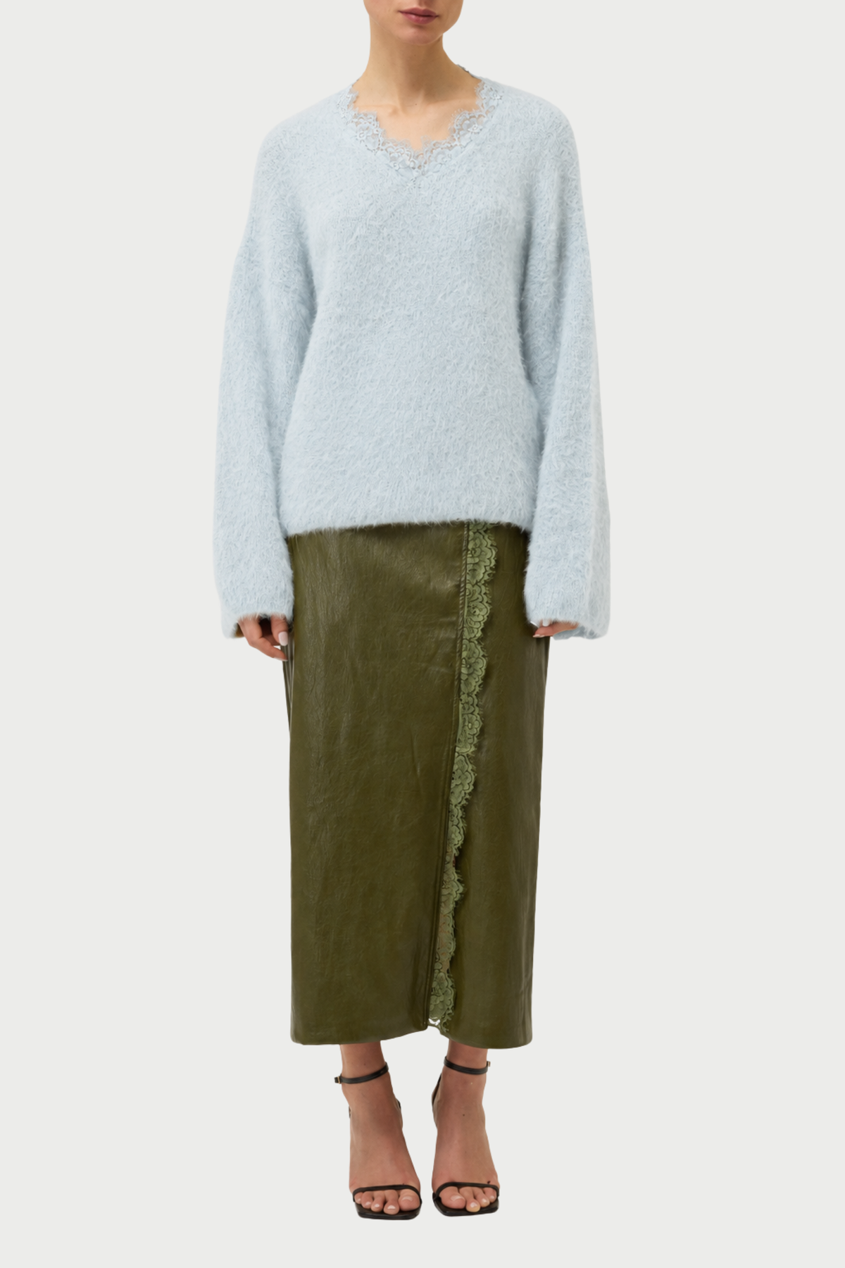 MAGLIA GARZATA SCOLLO A V CON PIZZO