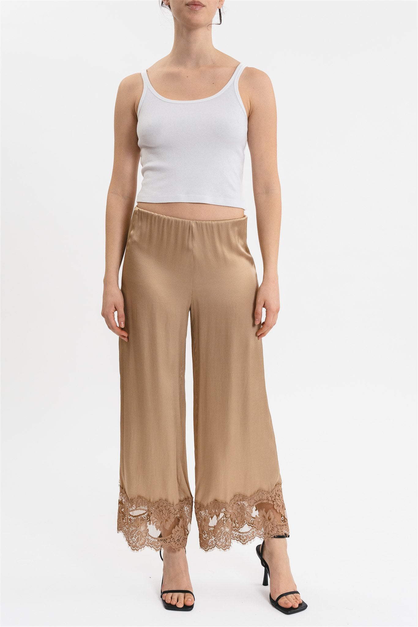PANTS WITH LACE