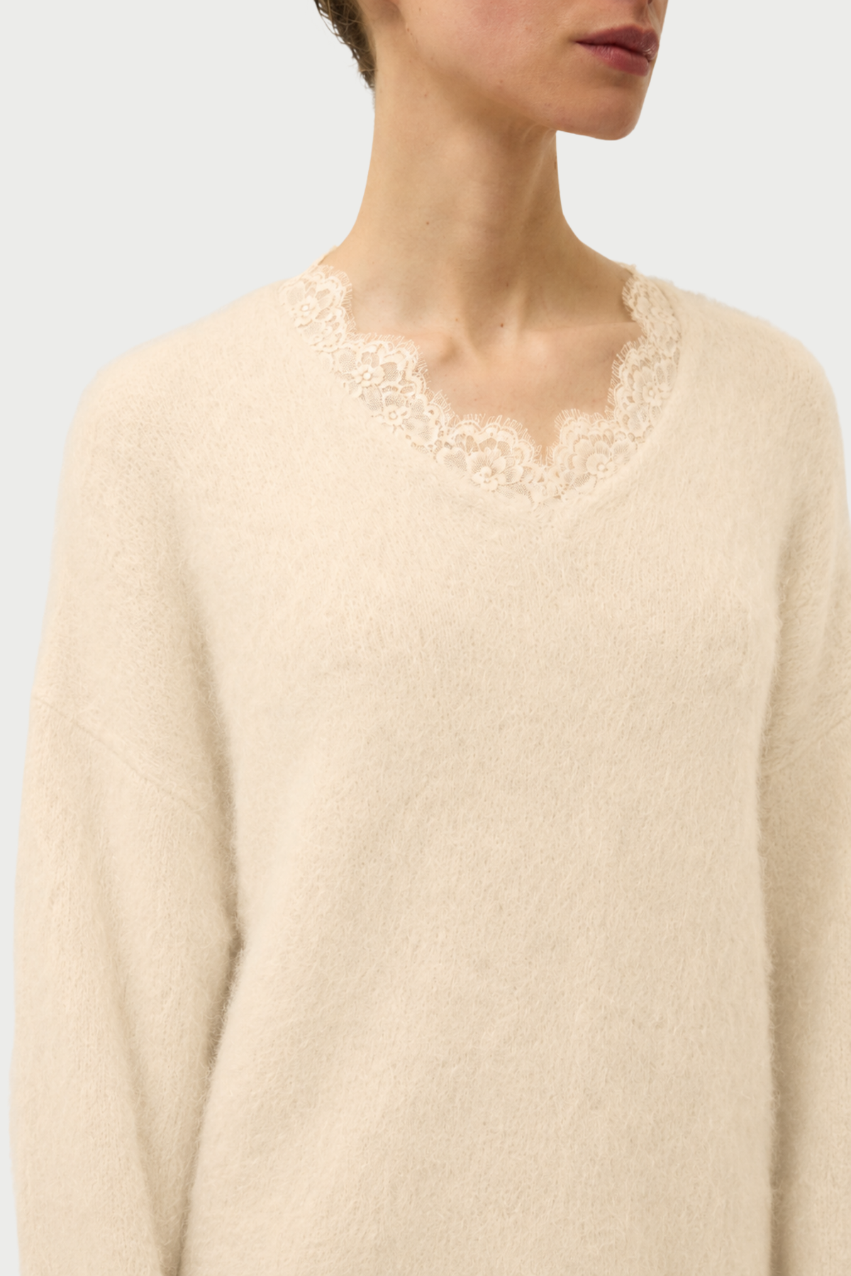 MAGLIA GARZATA SCOLLO A V CON PIZZO