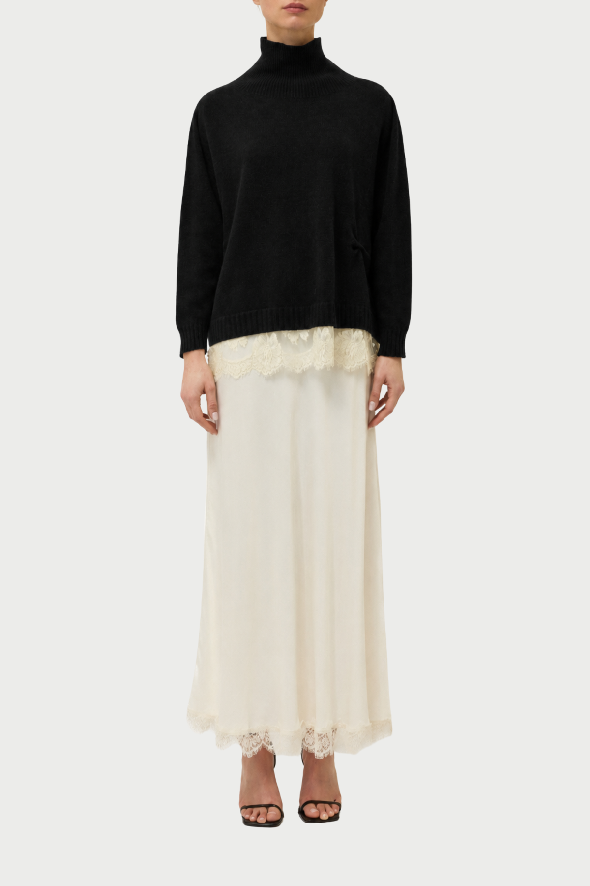 MAGLIA COLLO ALTO CON PIZZO