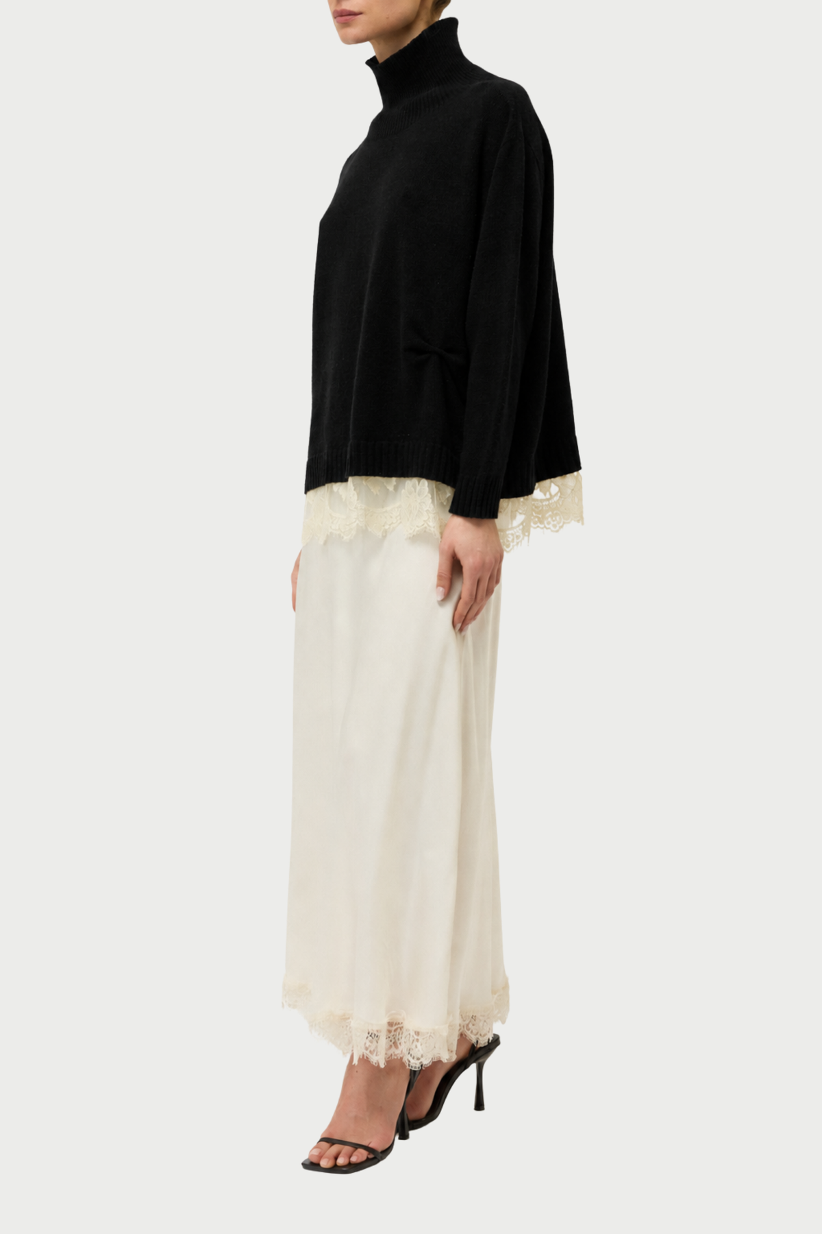 MAGLIA COLLO ALTO CON PIZZO