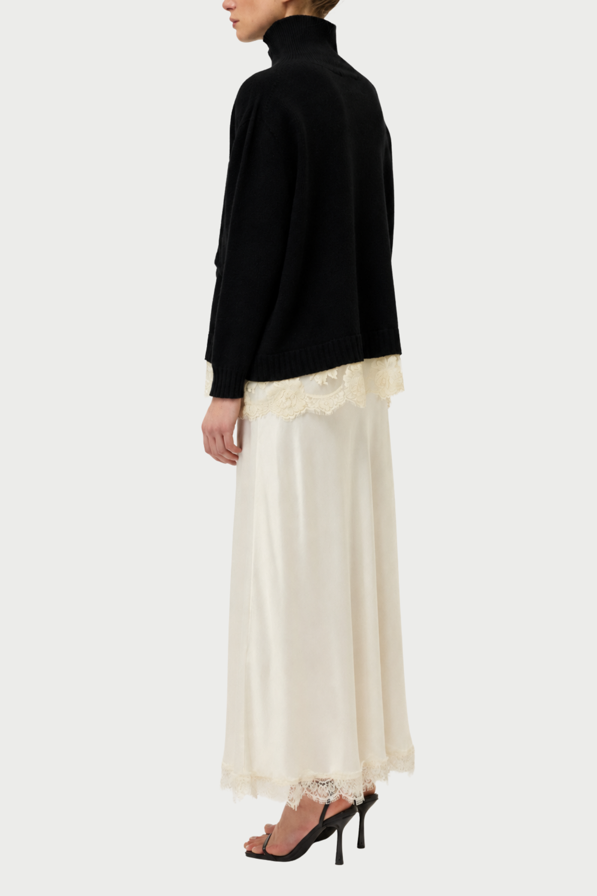 MAGLIA COLLO ALTO CON PIZZO