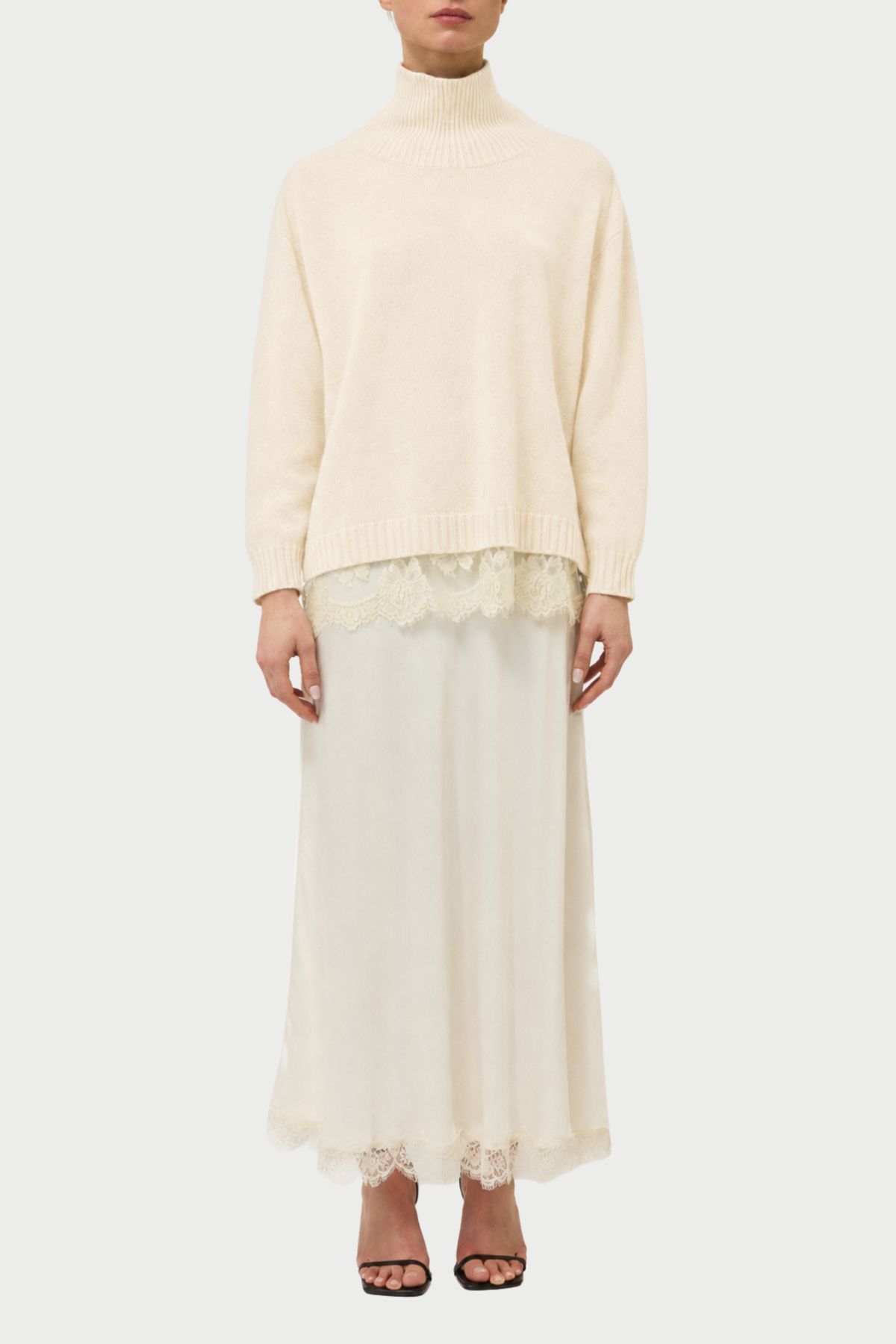 MAGLIA COLLO ALTO CON PIZZO