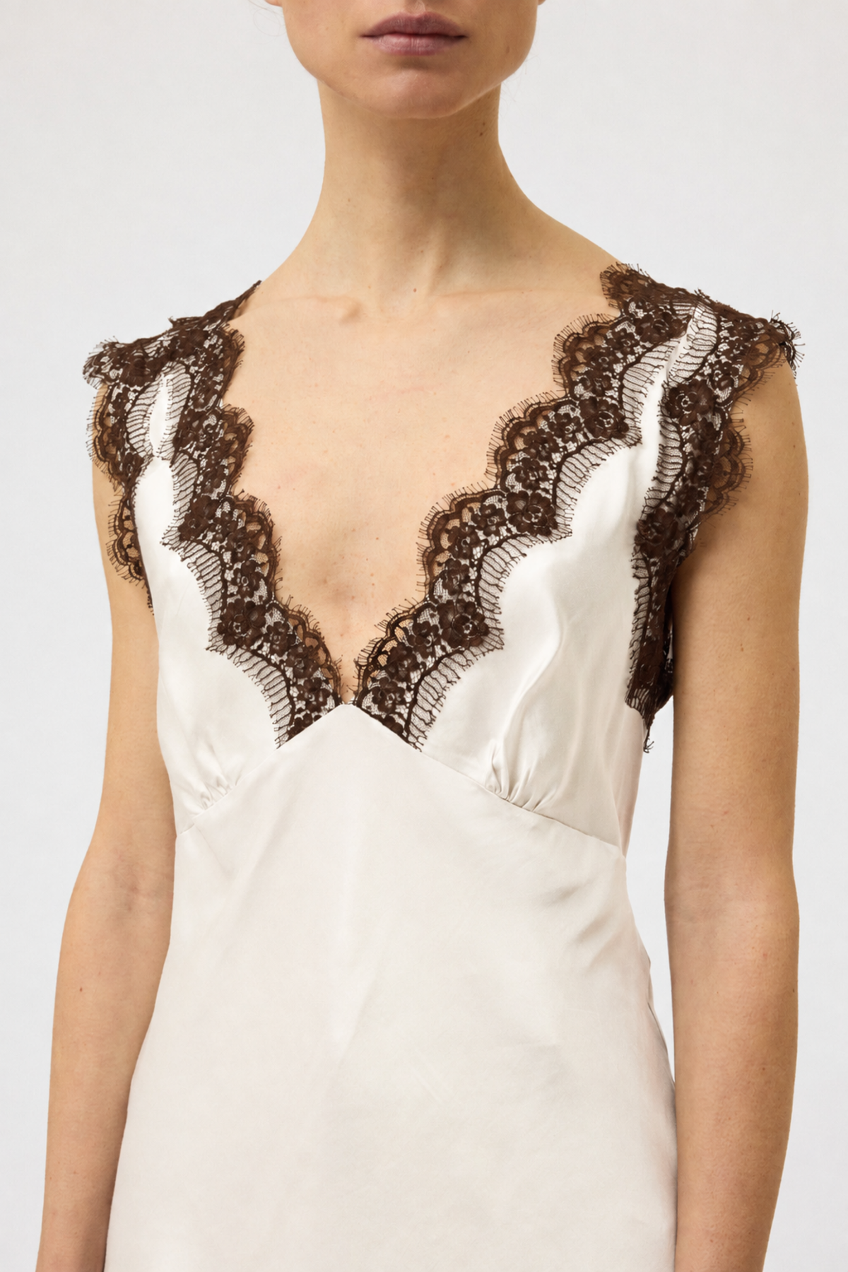 V-NECK LACE TOP