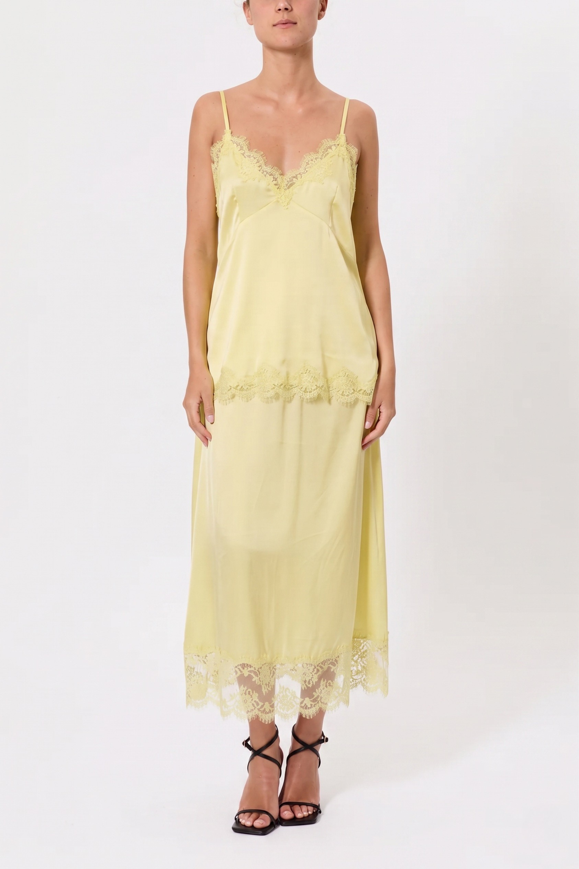 TOP IN RASO CON PIZZO