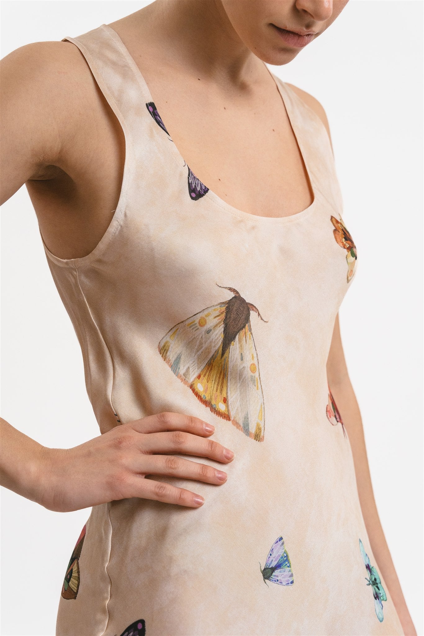 Slip dress lunga spalla larga dettaglio