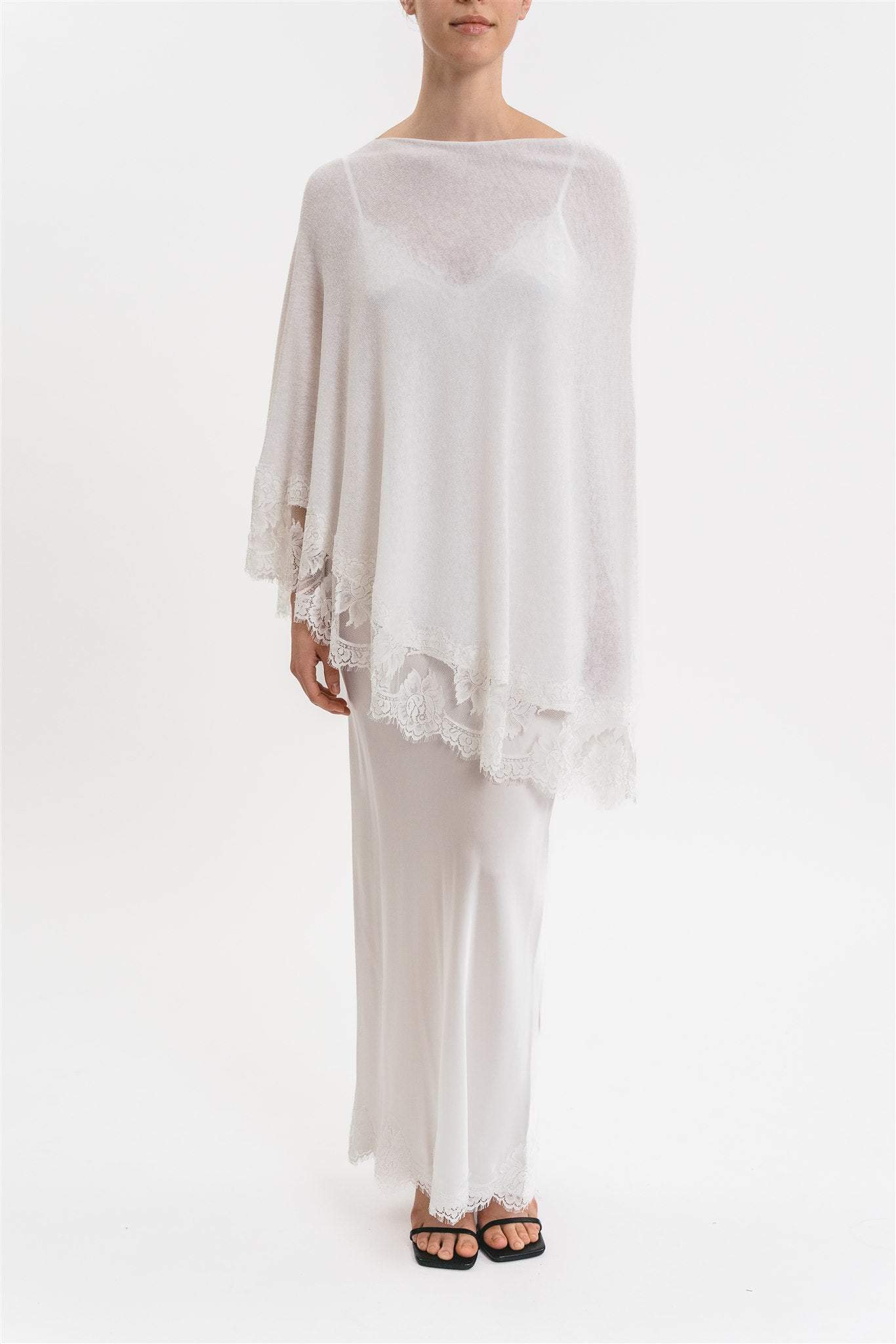 PONCHO WITH LACE