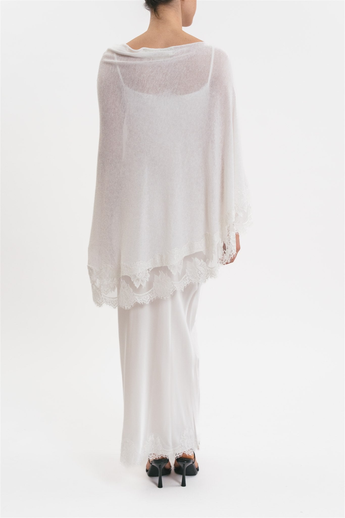 PONCHO WITH LACE