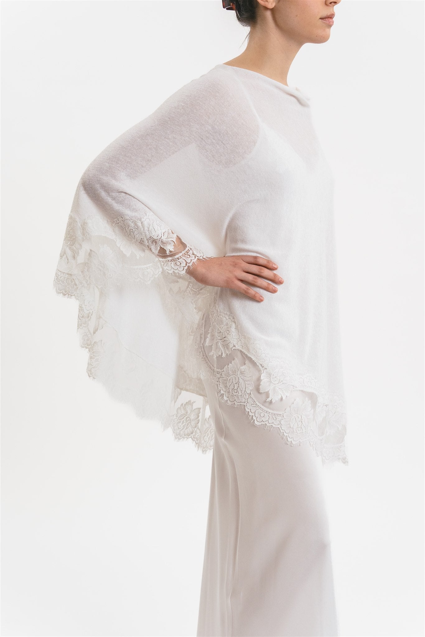 PONCHO WITH LACE