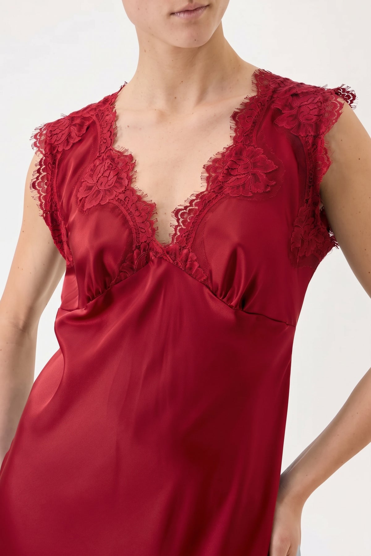 ANDREA – WIDE-STRAP VISCOSE AND LACE DRESS