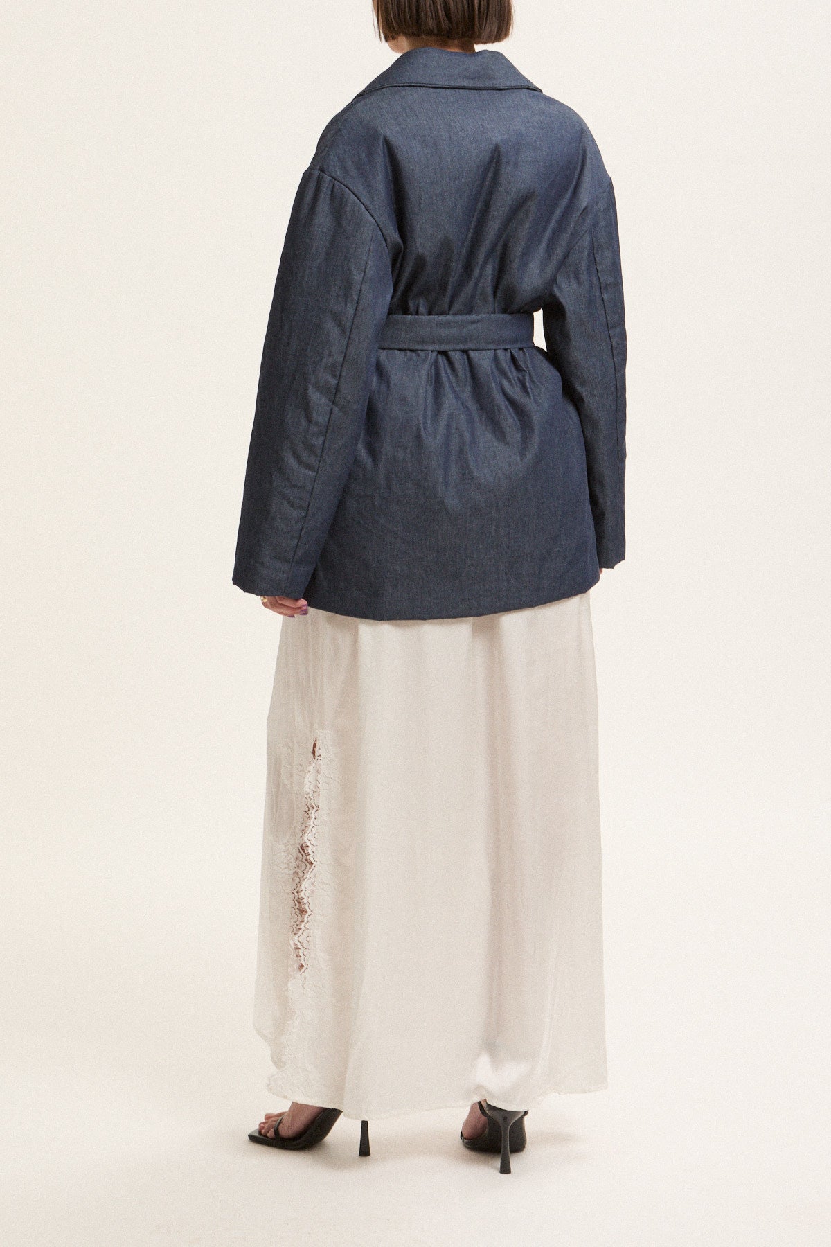 GIACCA DENIM 50 GRAMMI OVERSIZE CON BOTTONE GIOIELLO E CINTURA