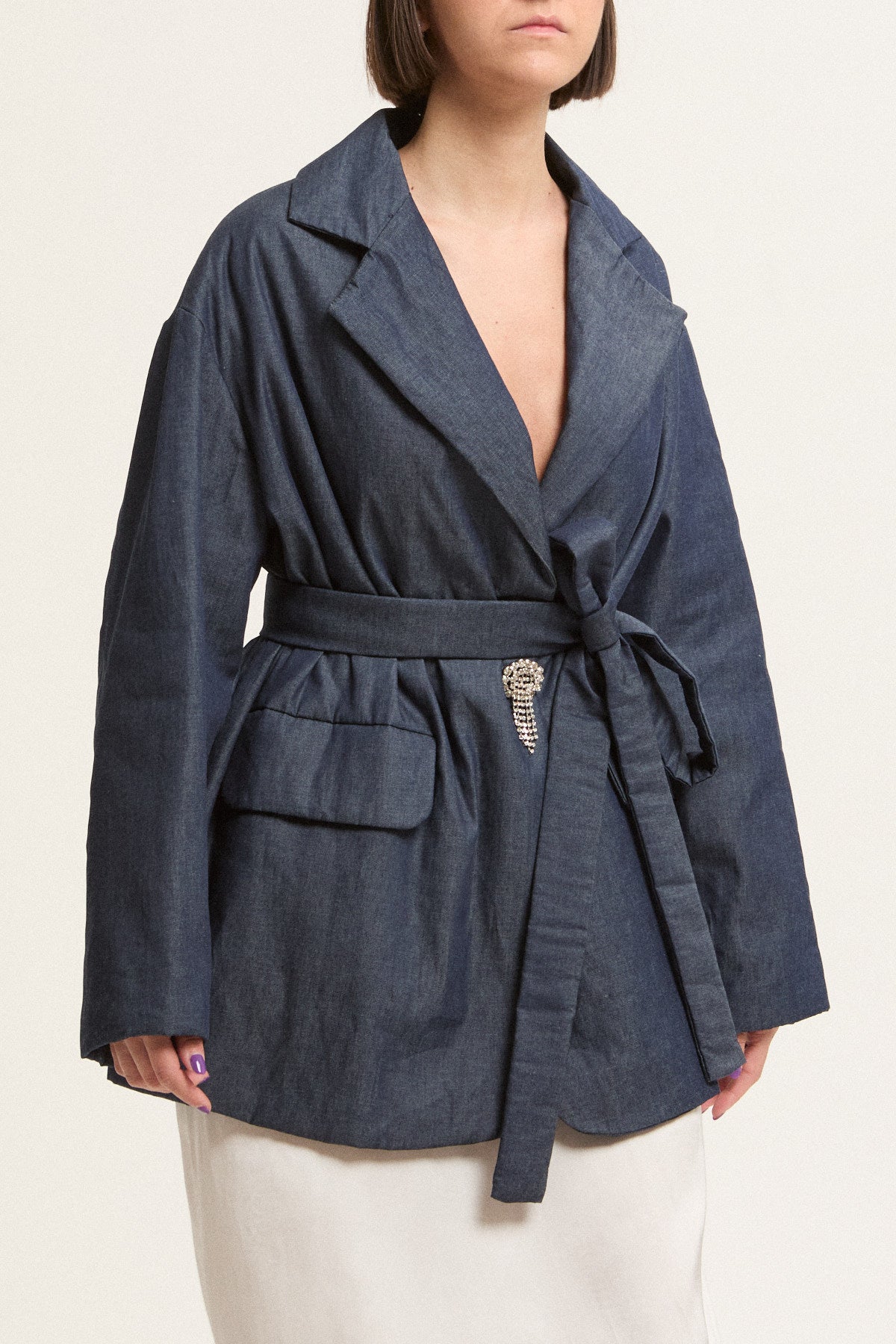 GIACCA DENIM 50 GRAMMI OVERSIZE CON BOTTONE GIOIELLO E CINTURA