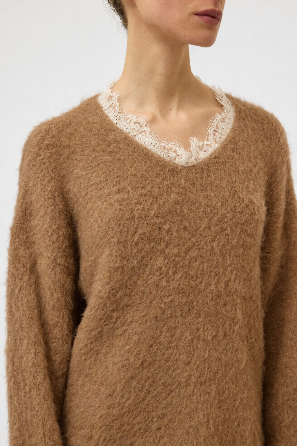 MAGLIA GARZATA IN ALPACA CON PIZZO