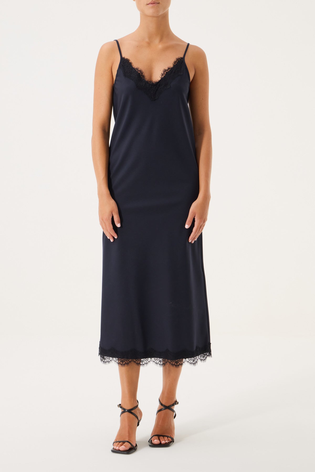 SOTTOVESTE CON PIZZO IN FRESCO DI LANA