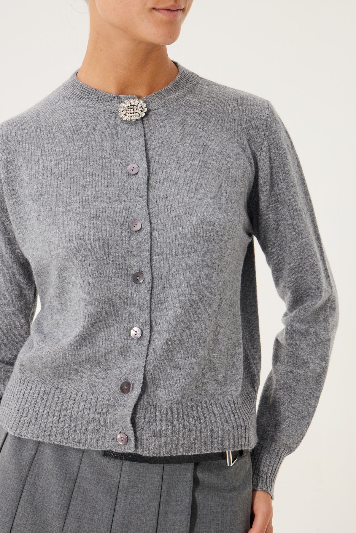 CARDIGAN GIROCOLLO CON SPILLA IN MISTO CASHMERE
