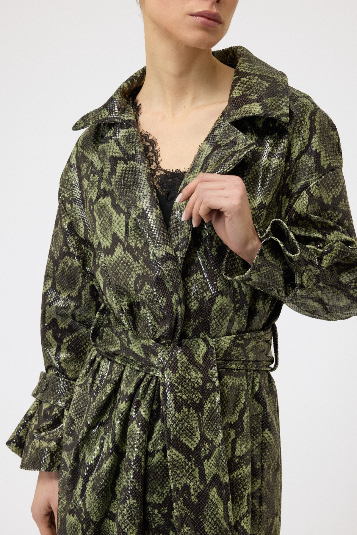 TRENCH LUNGO CON CINTURA