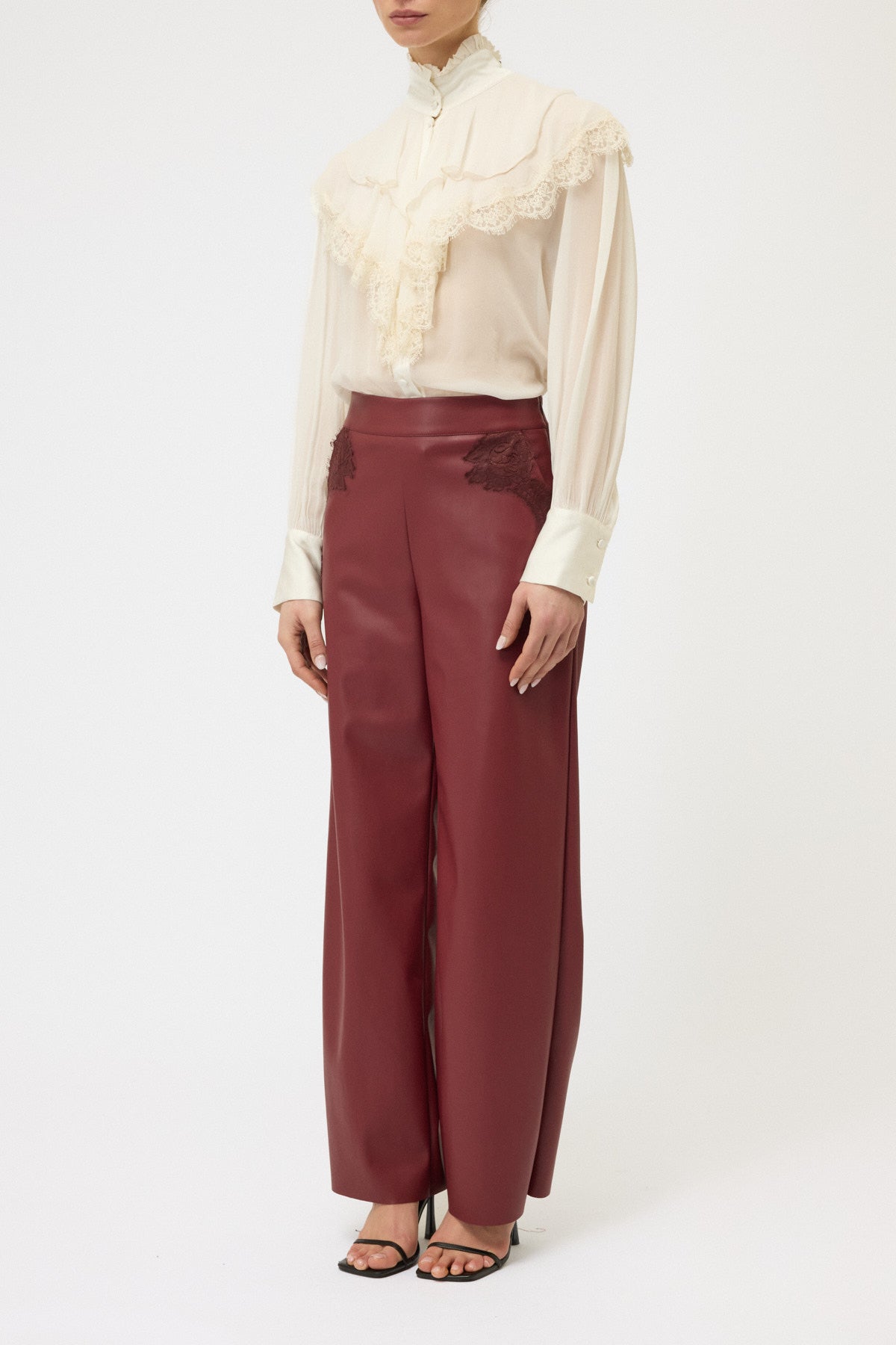 PANTALONE IN ECOPELLE CON PIZZO