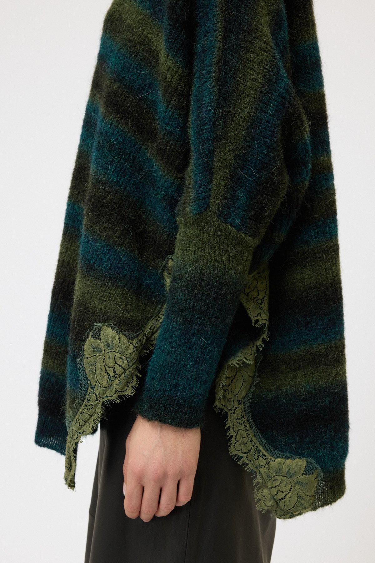 MAGLIA KIMONO CON SPACCO E PIZZO