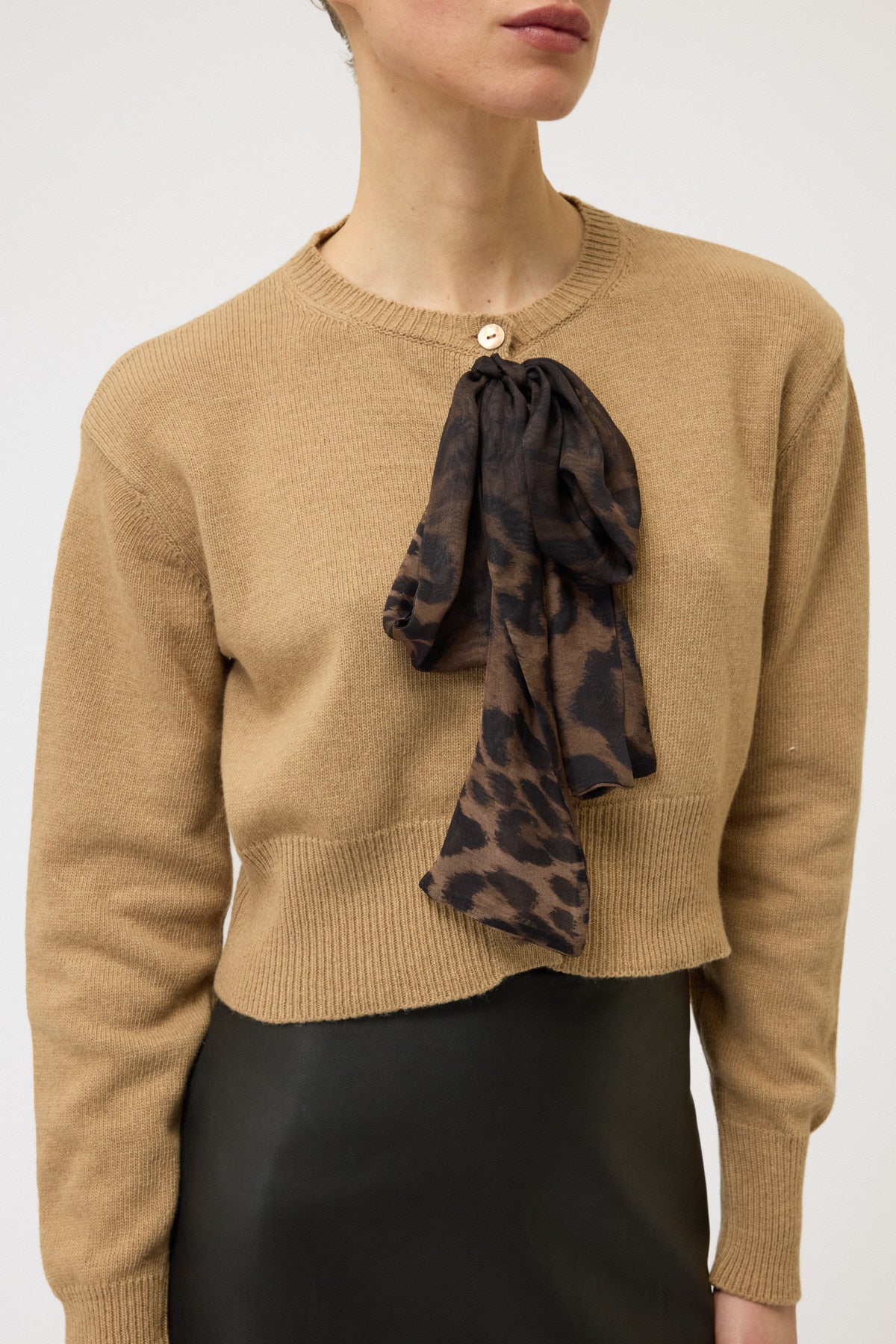 CARDIGAN CON FIOCCO MACULATO