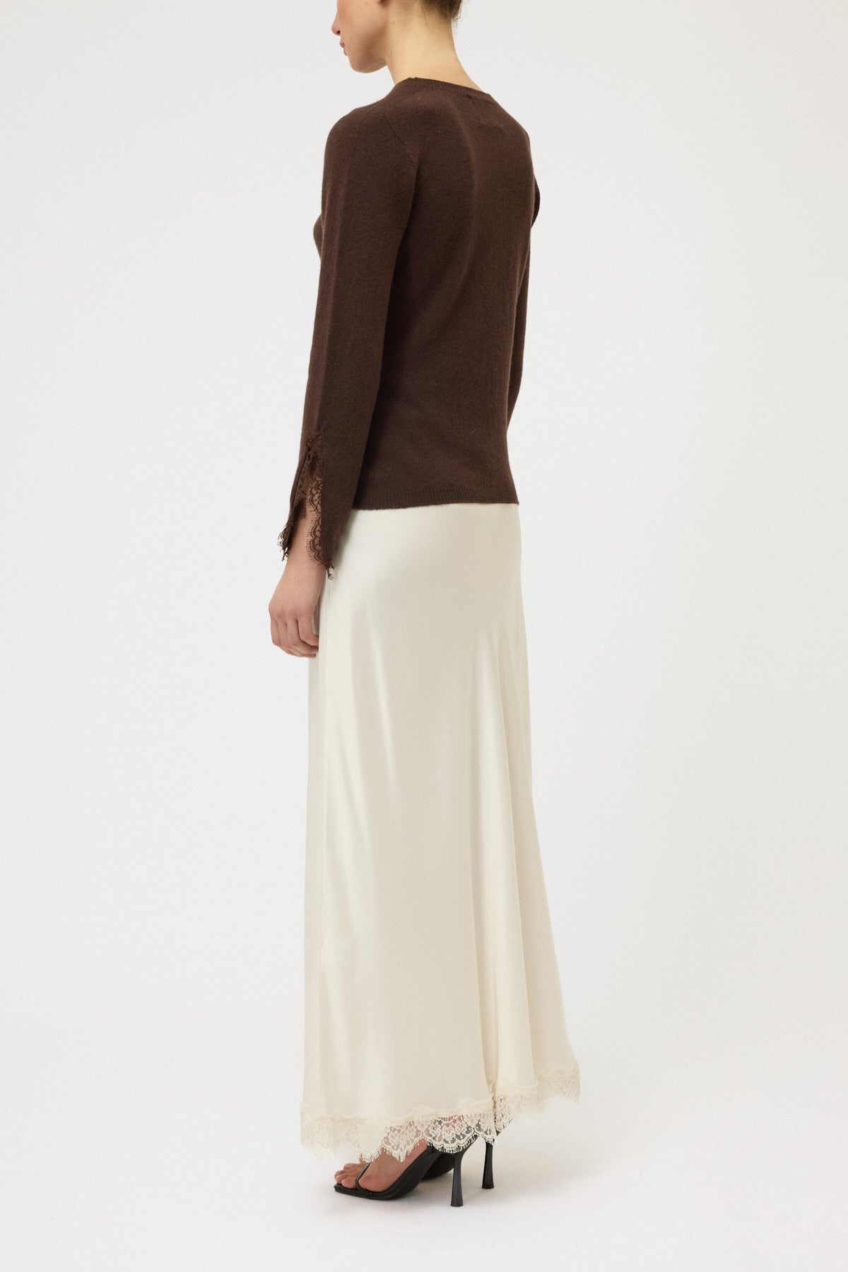 MAGLIA SLIM GIROCOLLO CON SPACCHI E PIZZO IN TONO