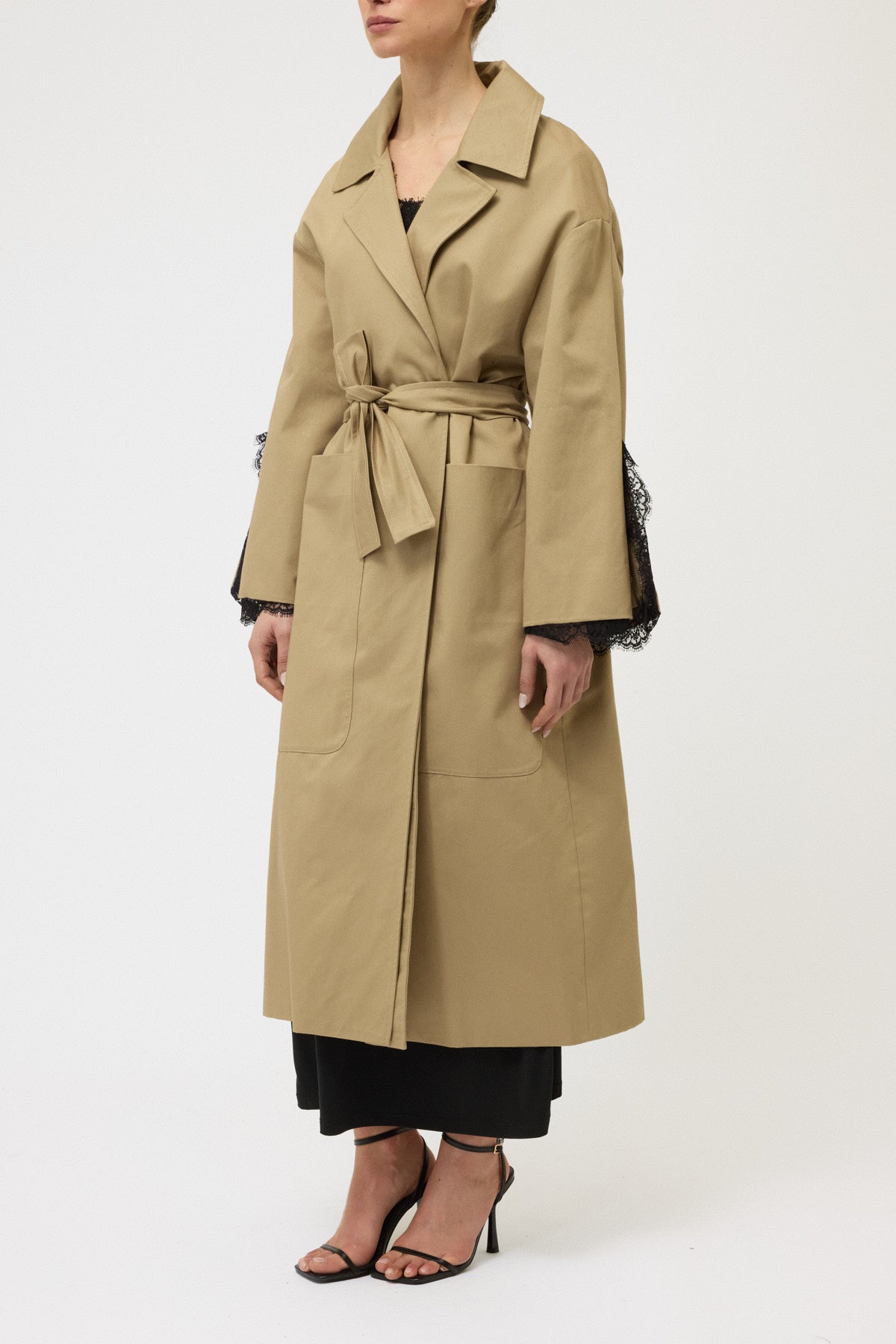 TRENCH LUNGO CON PIZZO